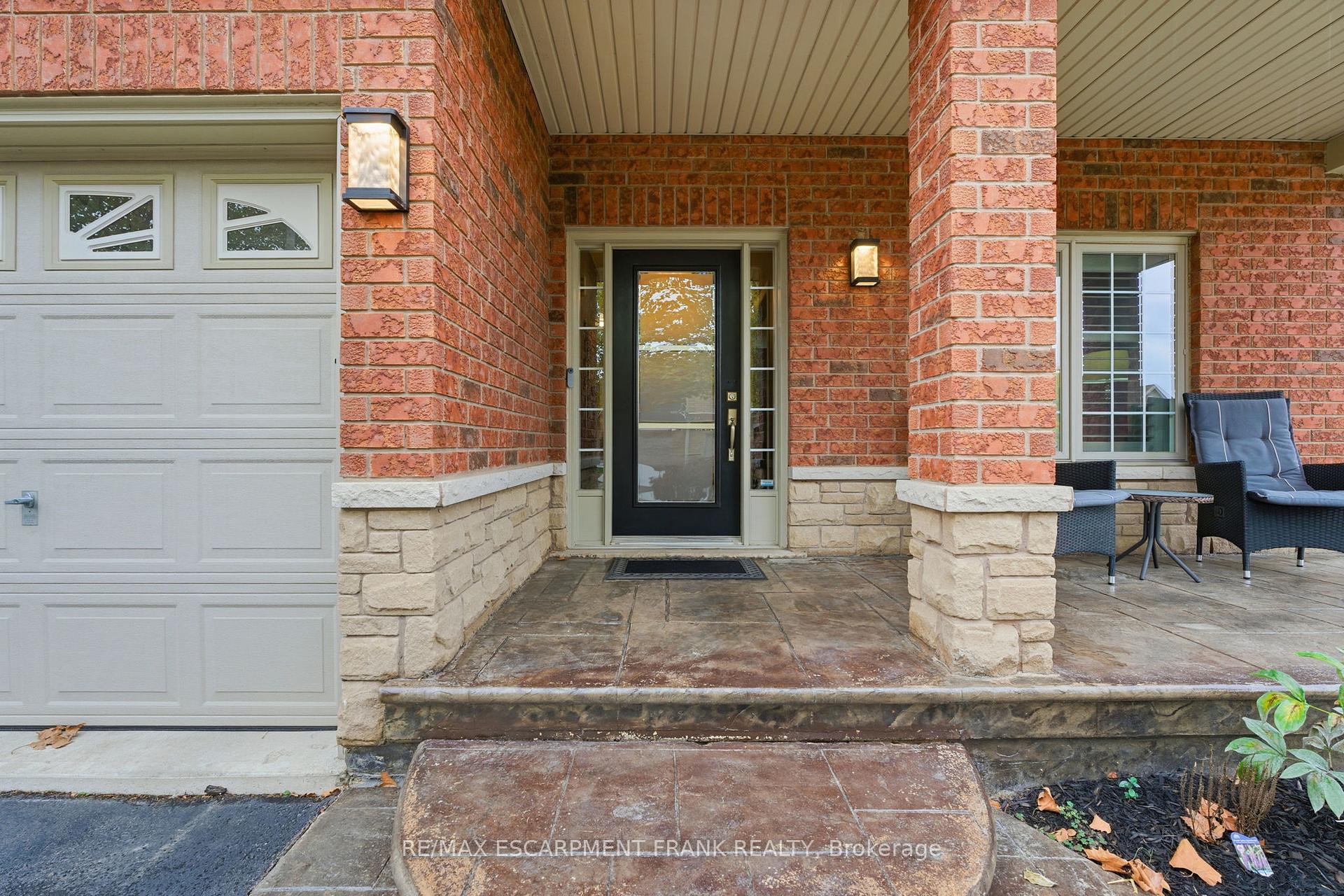 Photo 3 of 12 Hannon Crescent, Hamilton, Rural Glanbrook — HOMEH