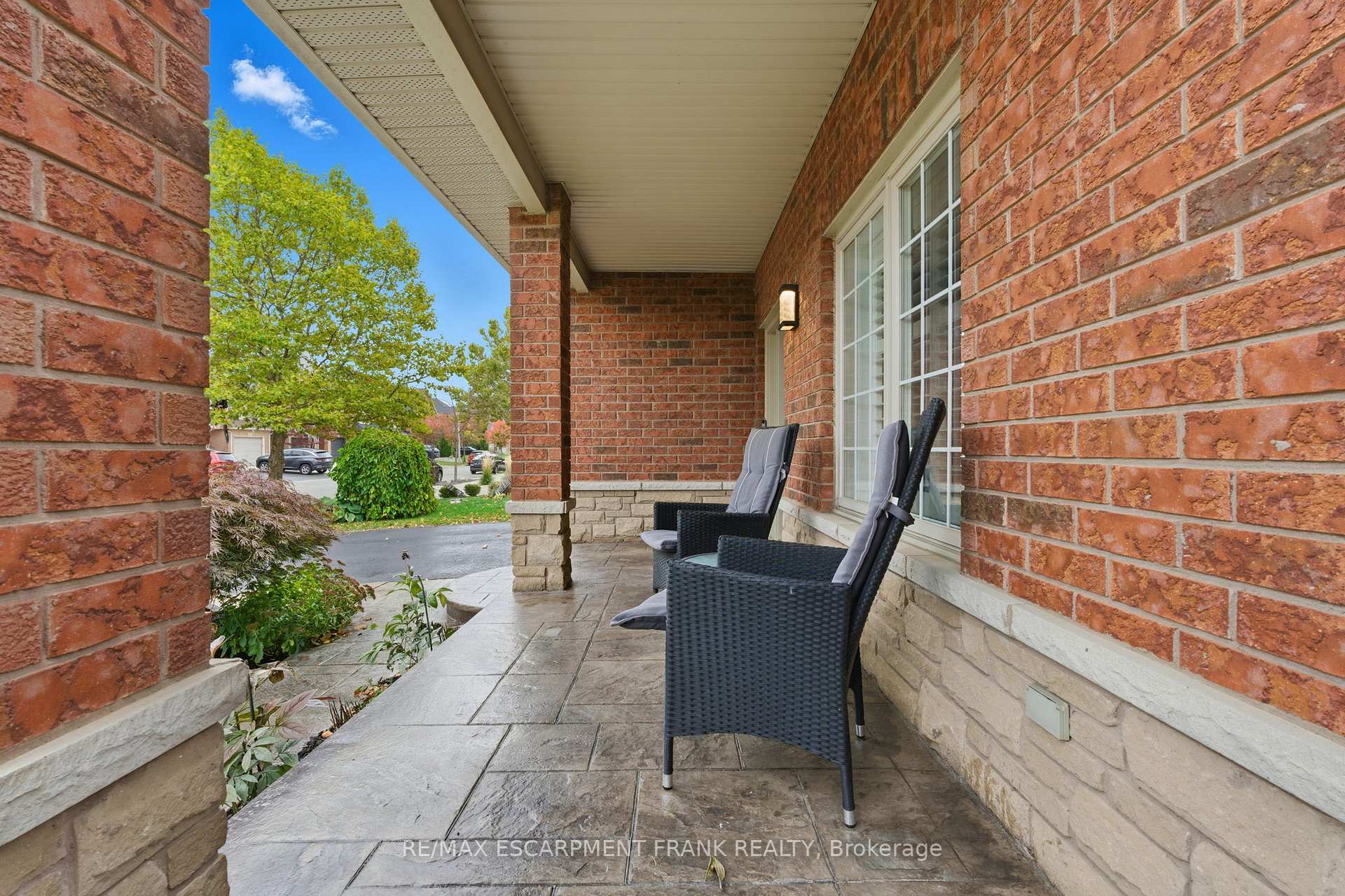 Photo 4 of 12 Hannon Crescent, Hamilton, Rural Glanbrook — HOMEH