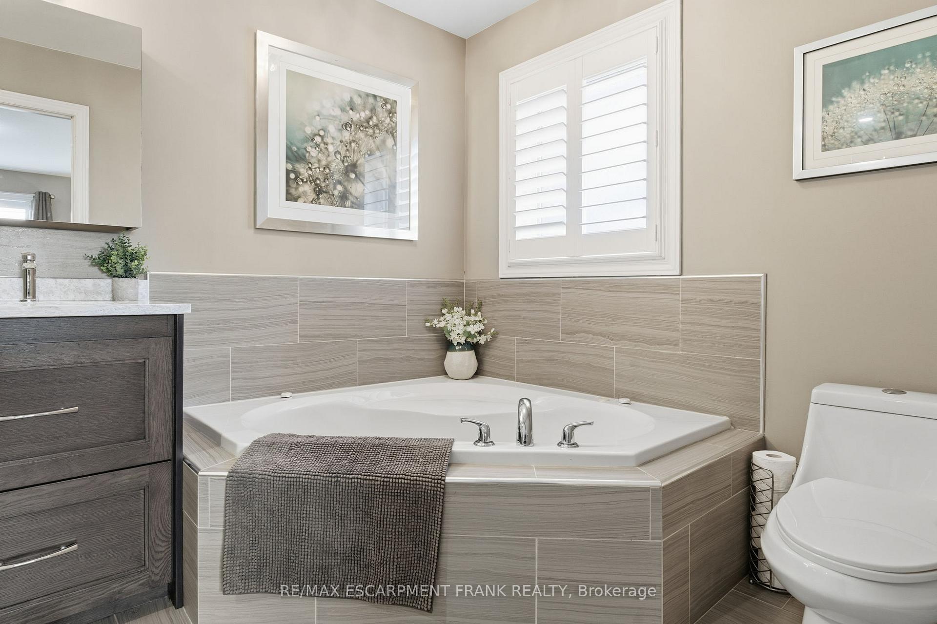Photo 27 of 12 Hannon Crescent, Hamilton, Rural Glanbrook — HOMEH