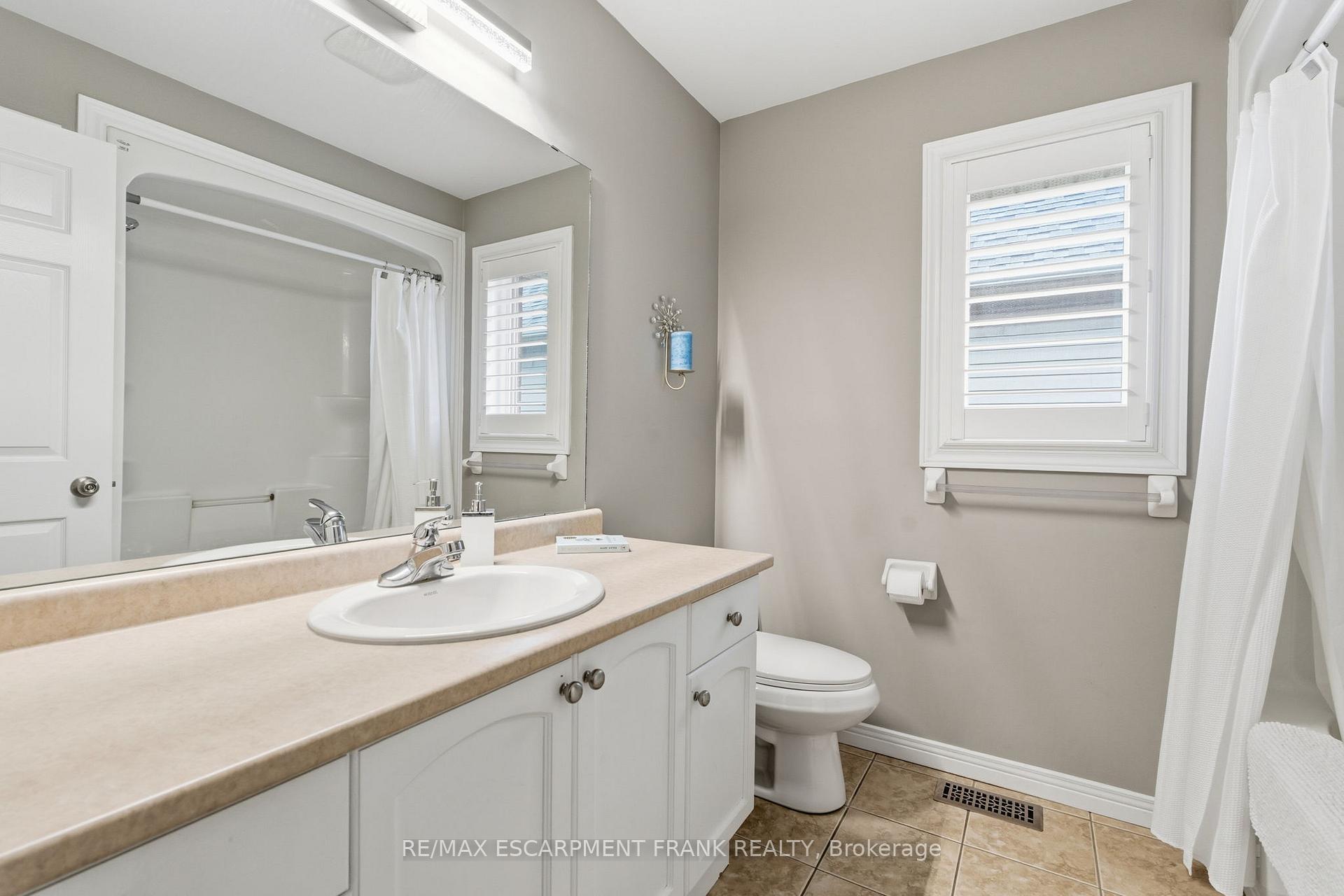 Photo 35 of 12 Hannon Crescent, Hamilton, Rural Glanbrook — HOMEH