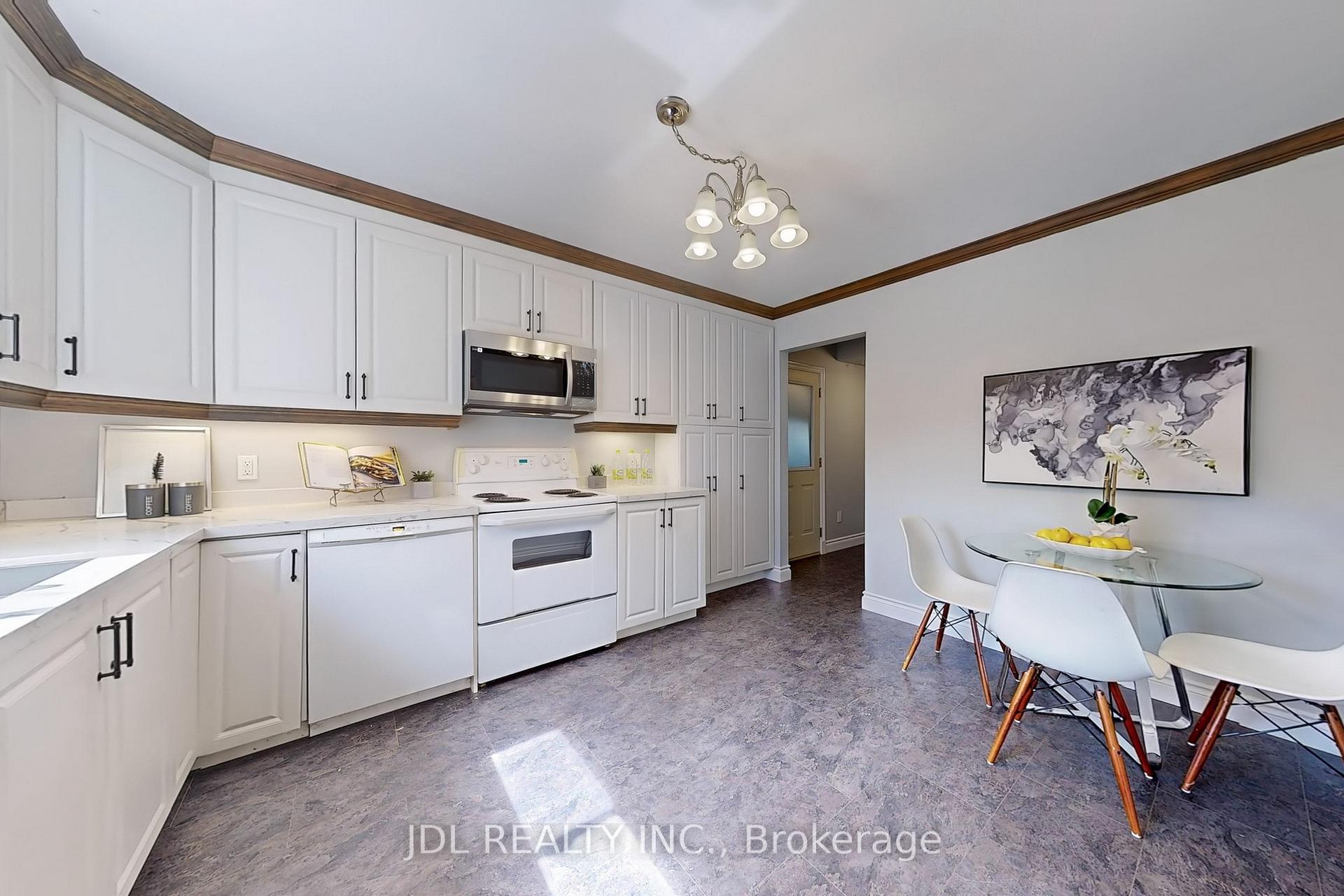 Photo 9 of 209 Royal Road, Georgina, Keswick South — HOMEH