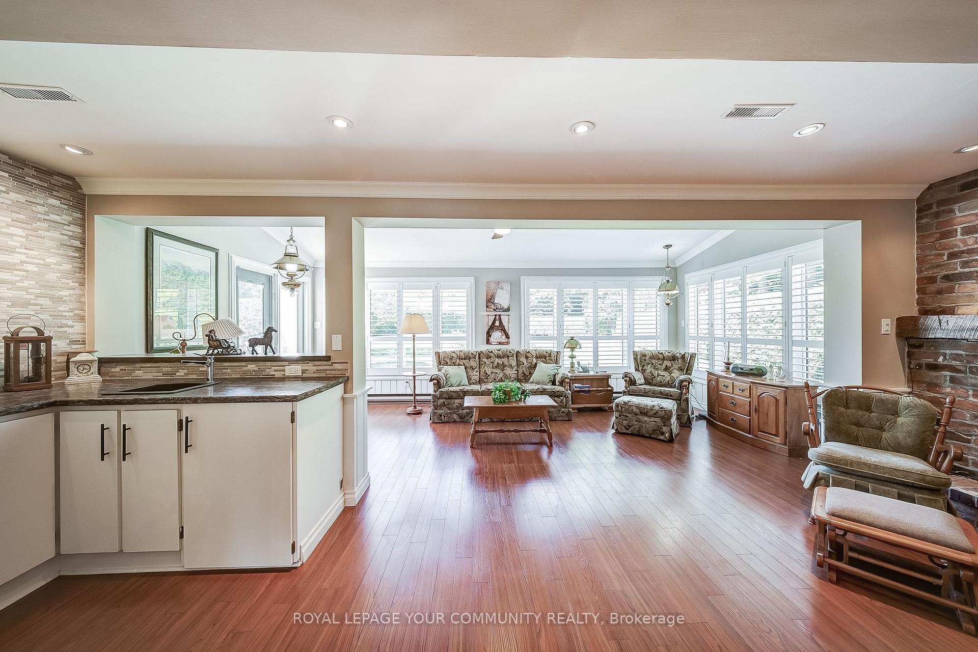 Photo 6 of 36 Devins Drive, Aurora, Aurora Heights — HOMEH