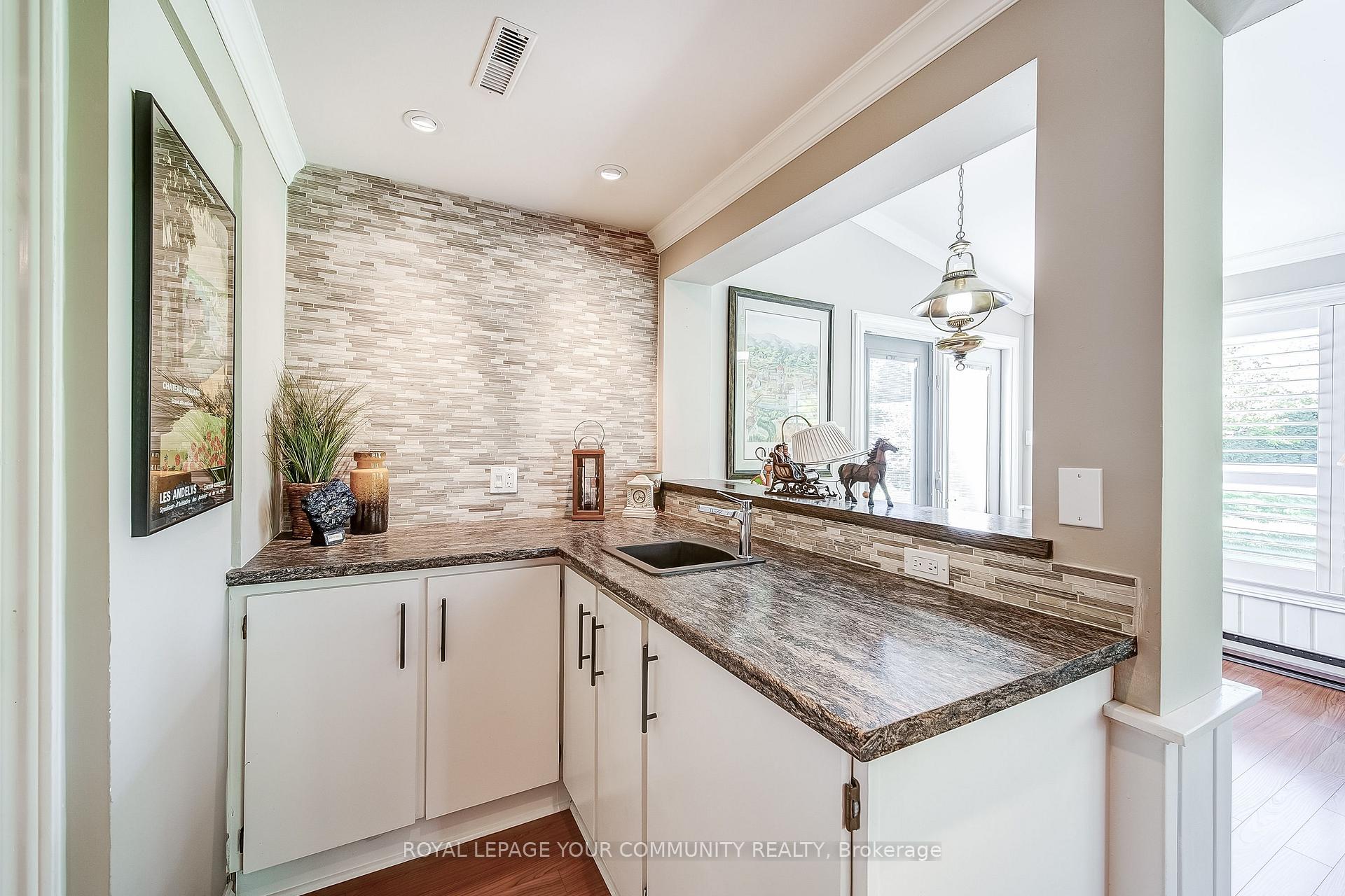 Photo 7 of 36 Devins Drive, Aurora, Aurora Heights — HOMEH