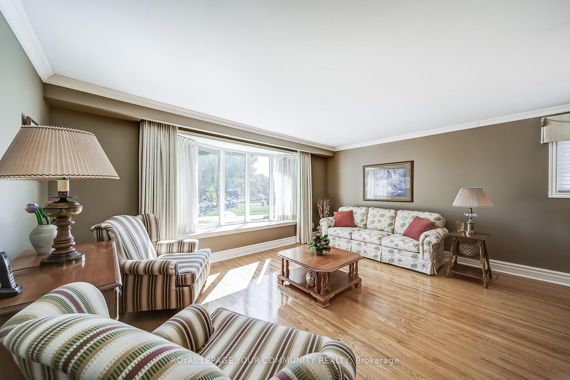 Photo 8 of 36 Devins Drive, Aurora, Aurora Heights — HOMEH