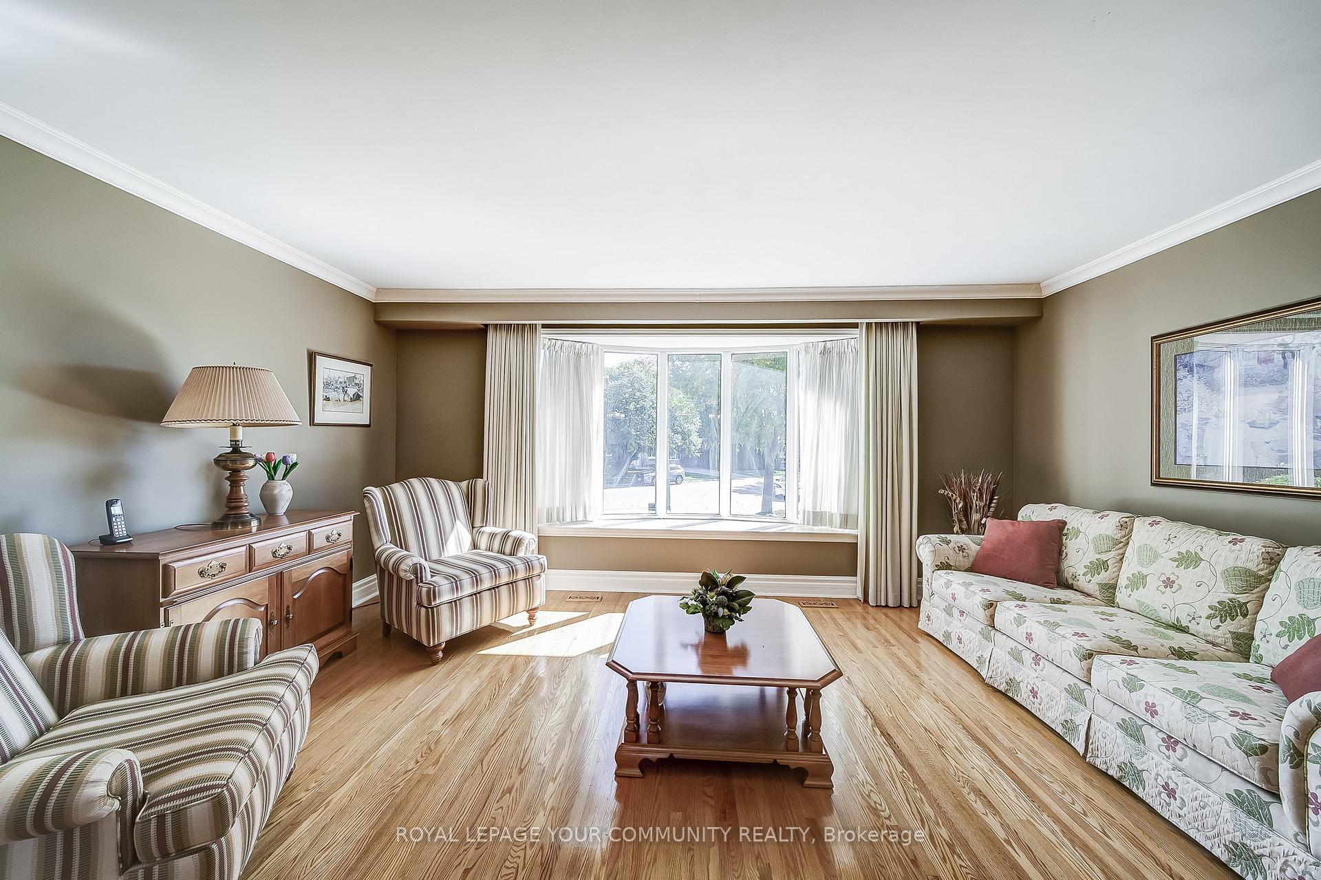 Photo 10 of 36 Devins Drive, Aurora, Aurora Heights — HOMEH
