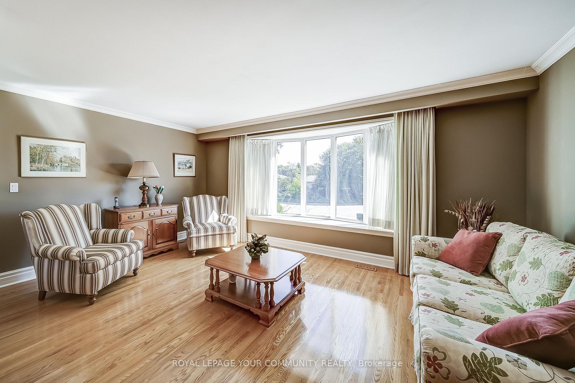 Photo 14 of 36 Devins Drive, Aurora, Aurora Heights — HOMEH