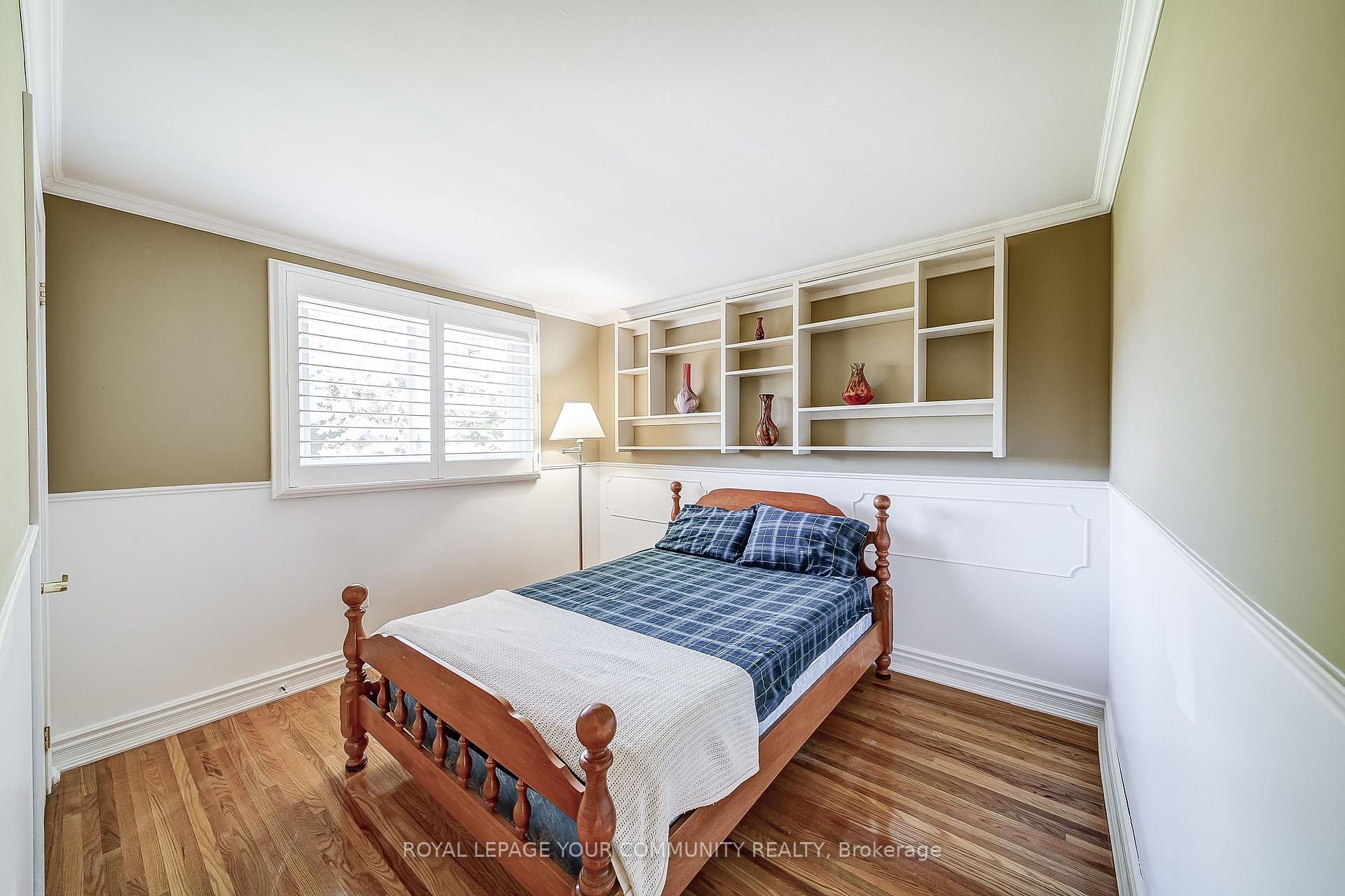 Photo 23 of 36 Devins Drive, Aurora, Aurora Heights — HOMEH