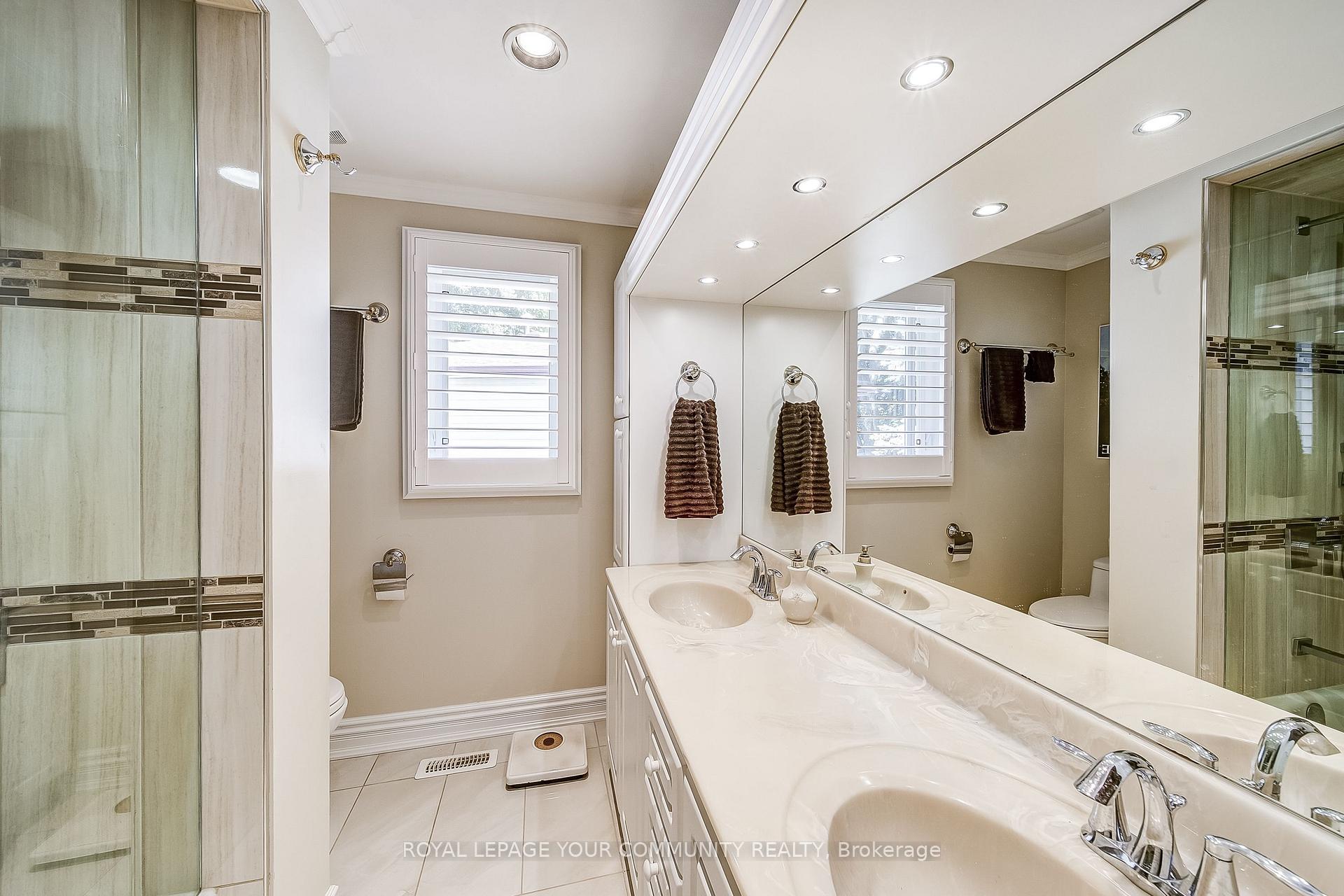 Photo 17 of 36 Devins Drive, Aurora, Aurora Heights — HOMEH