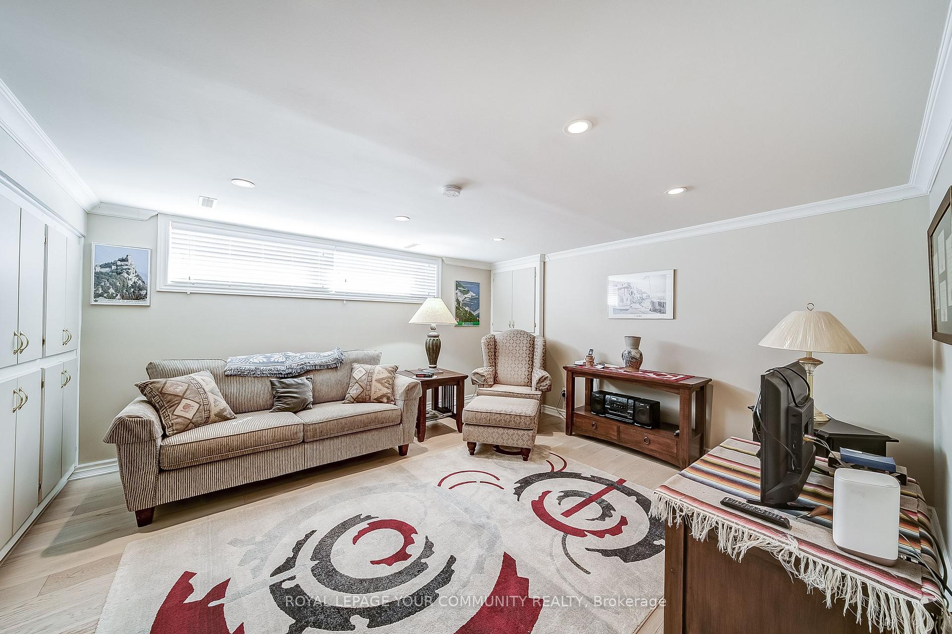 Photo 20 of 36 Devins Drive, Aurora, Aurora Heights — HOMEH