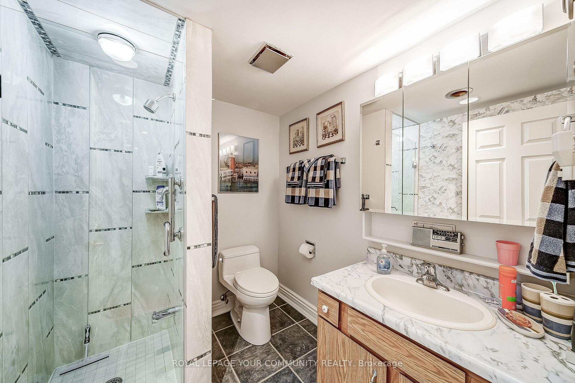 Photo 29 of 36 Devins Drive, Aurora, Aurora Heights — HOMEH