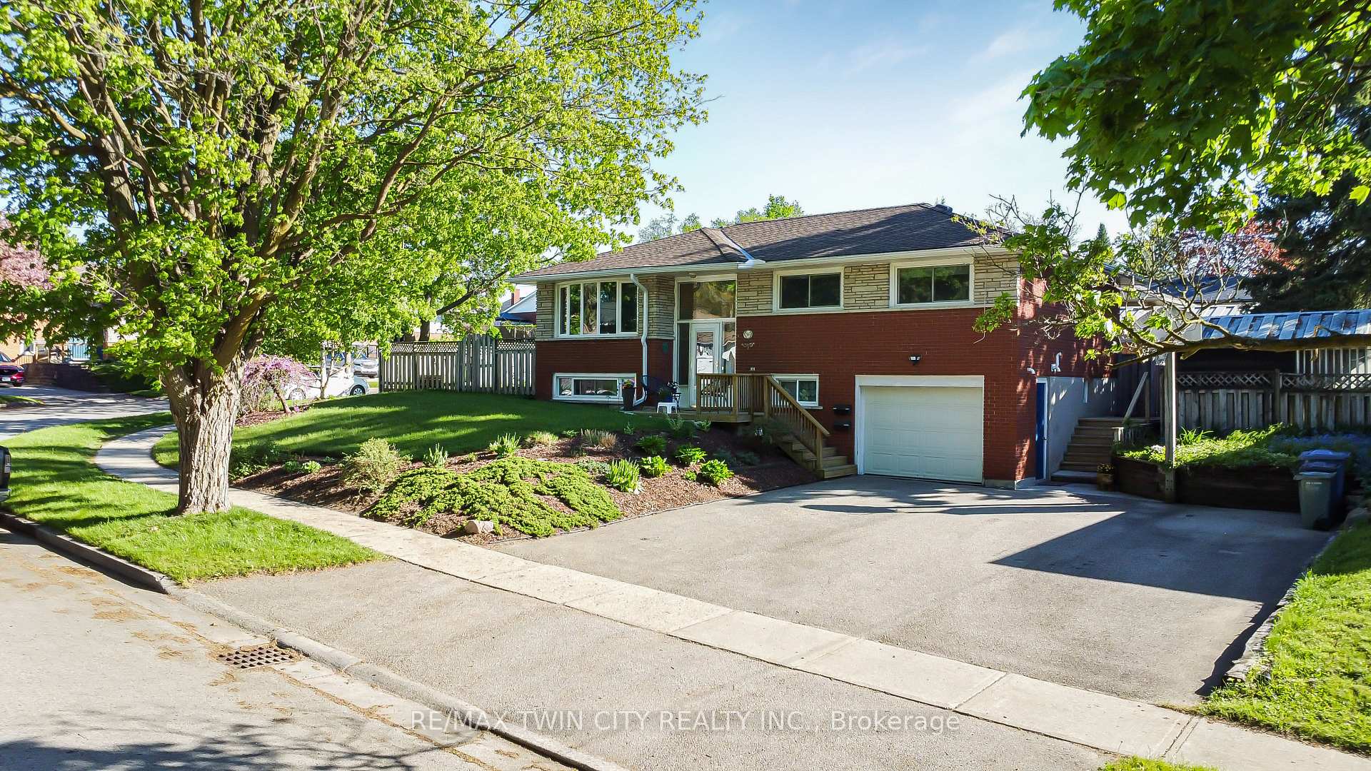 Photo 2 of 36 Nicklin Crescent, Guelph, Riverside Park — HOMEH