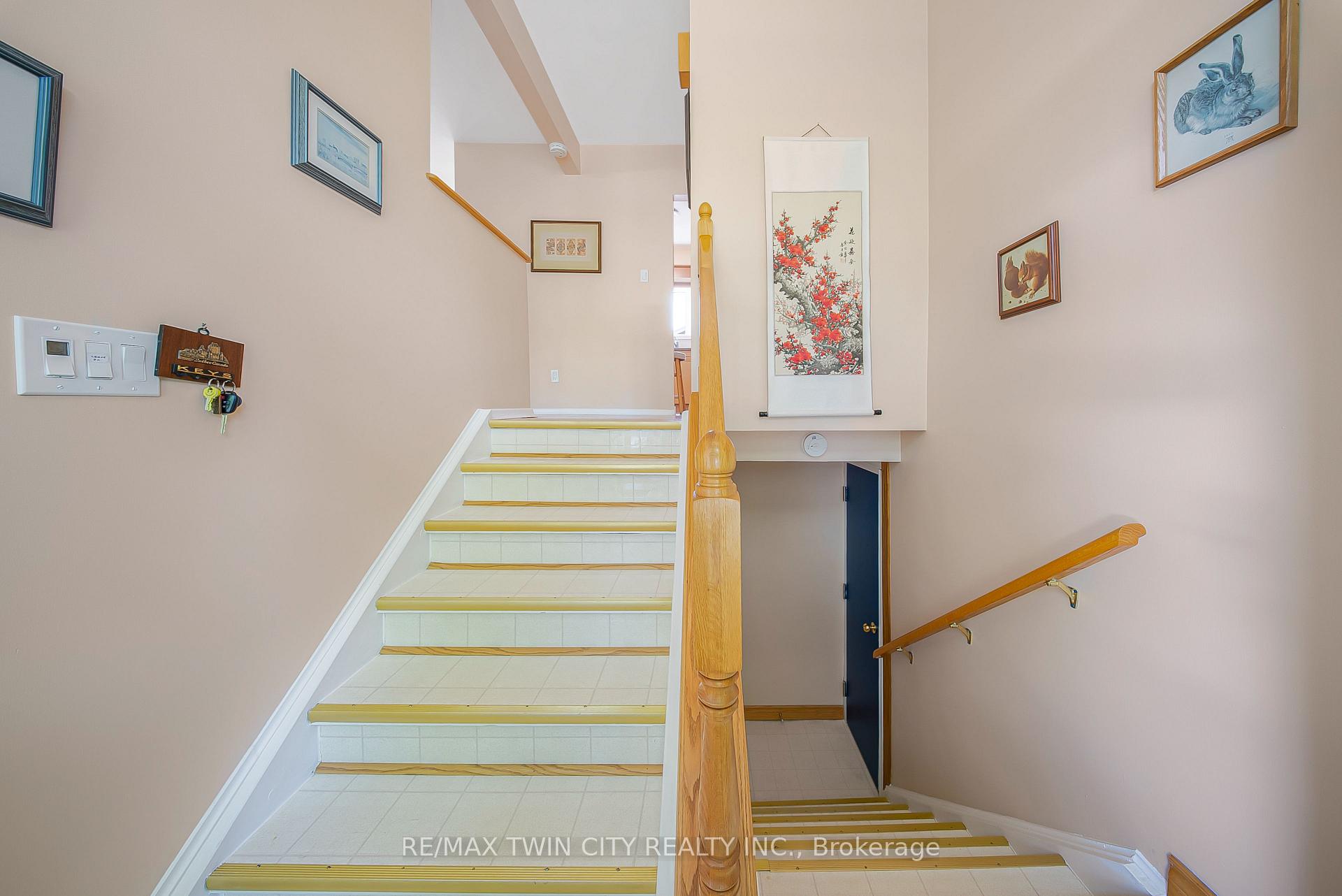 Photo 6 of 36 Nicklin Crescent, Guelph, Riverside Park — HOMEH
