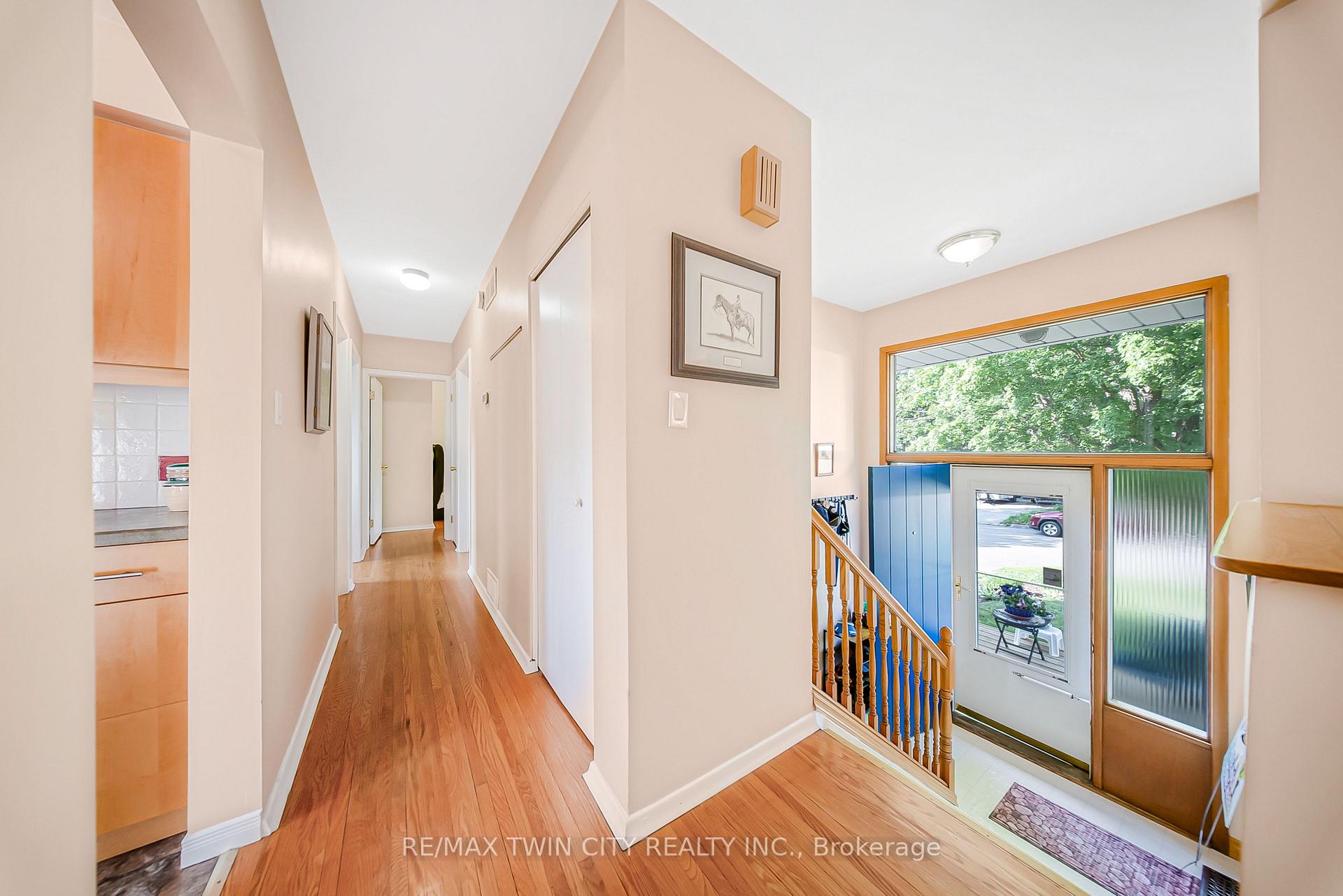 Photo 8 of 36 Nicklin Crescent, Guelph, Riverside Park — HOMEH