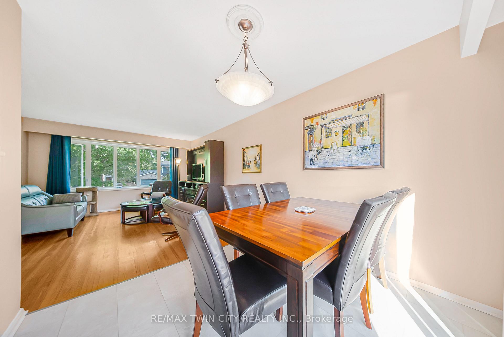 Photo 12 of 36 Nicklin Crescent, Guelph, Riverside Park — HOMEH
