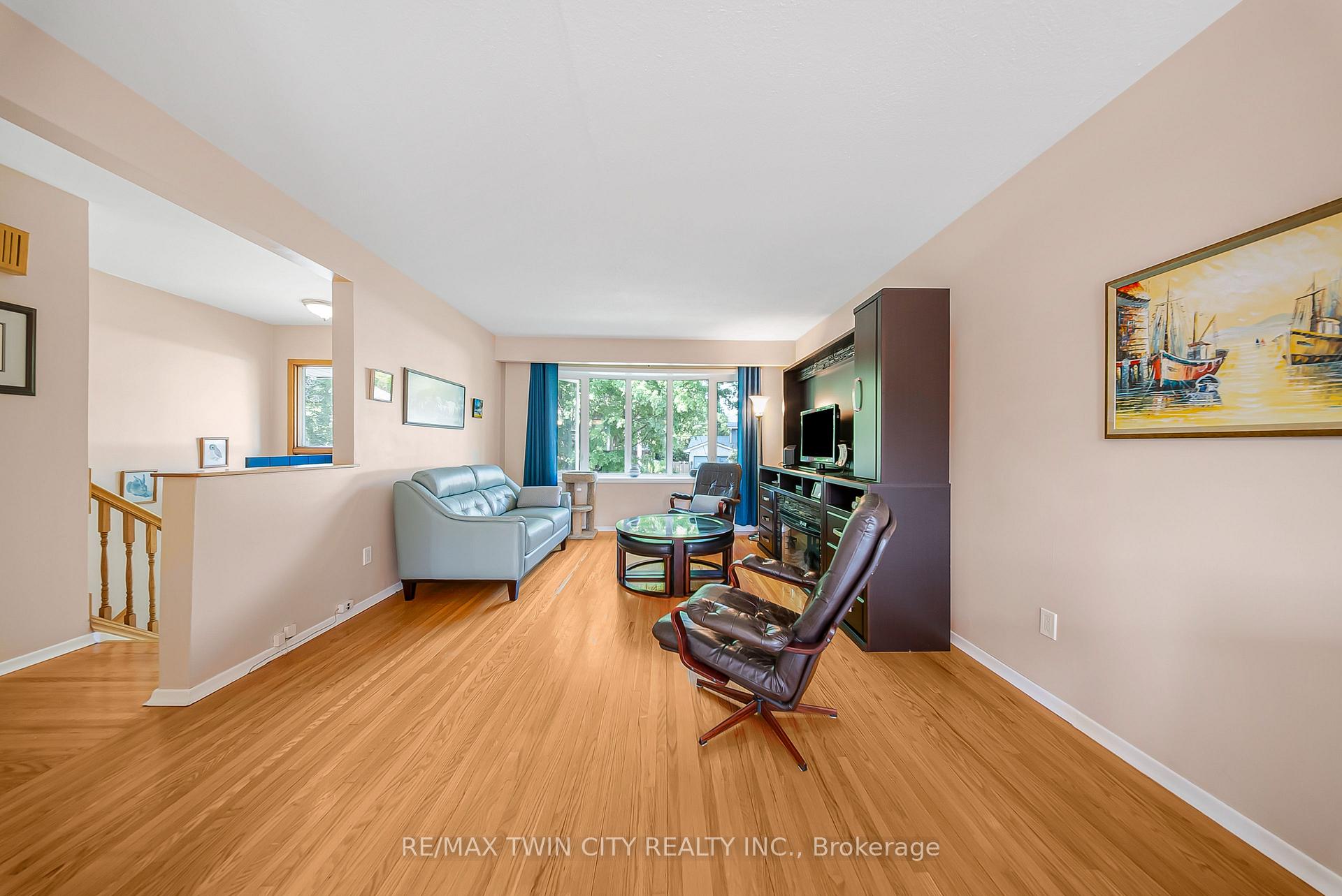 Photo 13 of 36 Nicklin Crescent, Guelph, Riverside Park — HOMEH