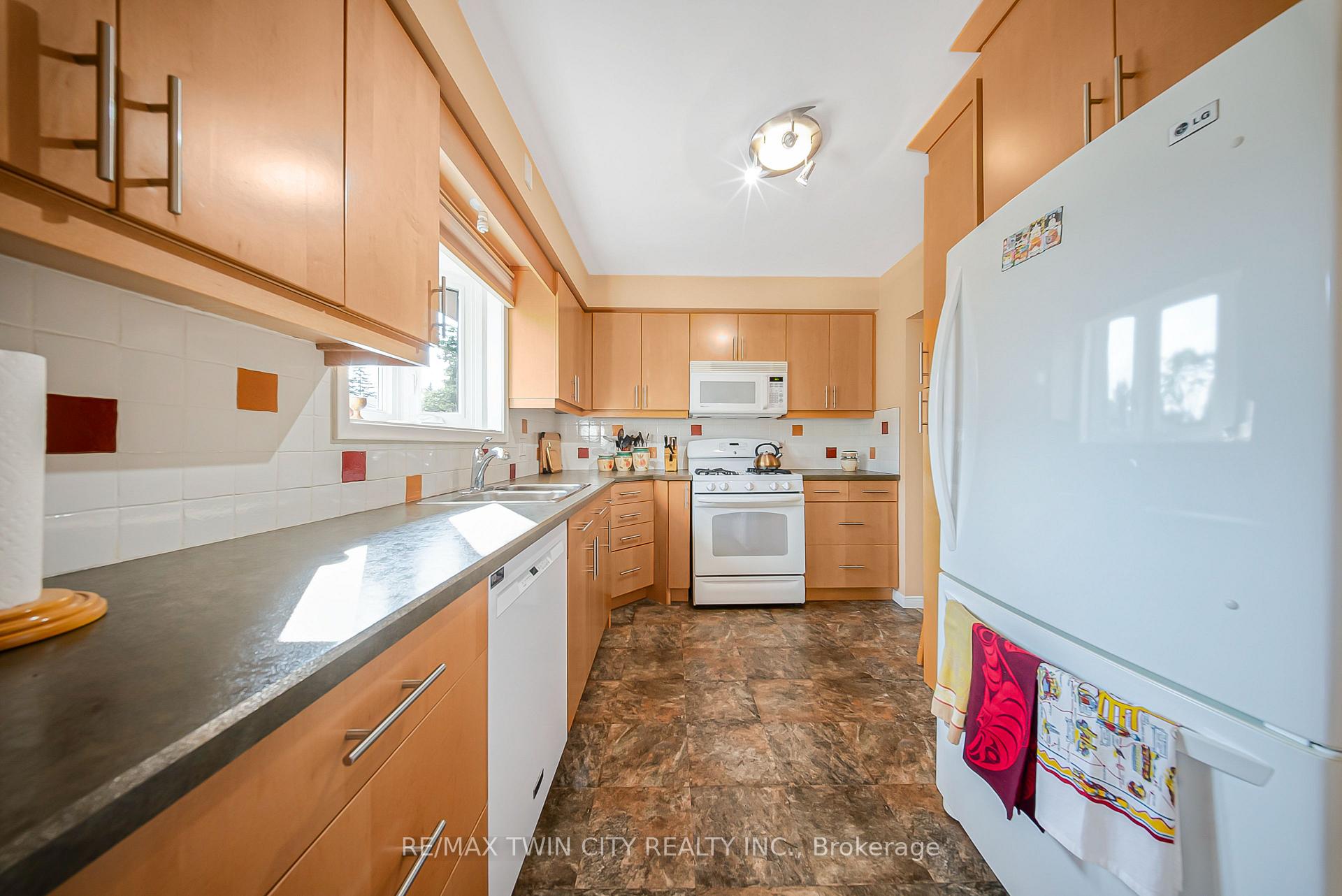 Photo 14 of 36 Nicklin Crescent, Guelph, Riverside Park — HOMEH