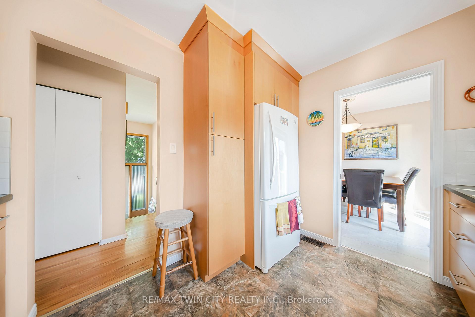 Photo 17 of 36 Nicklin Crescent, Guelph, Riverside Park — HOMEH