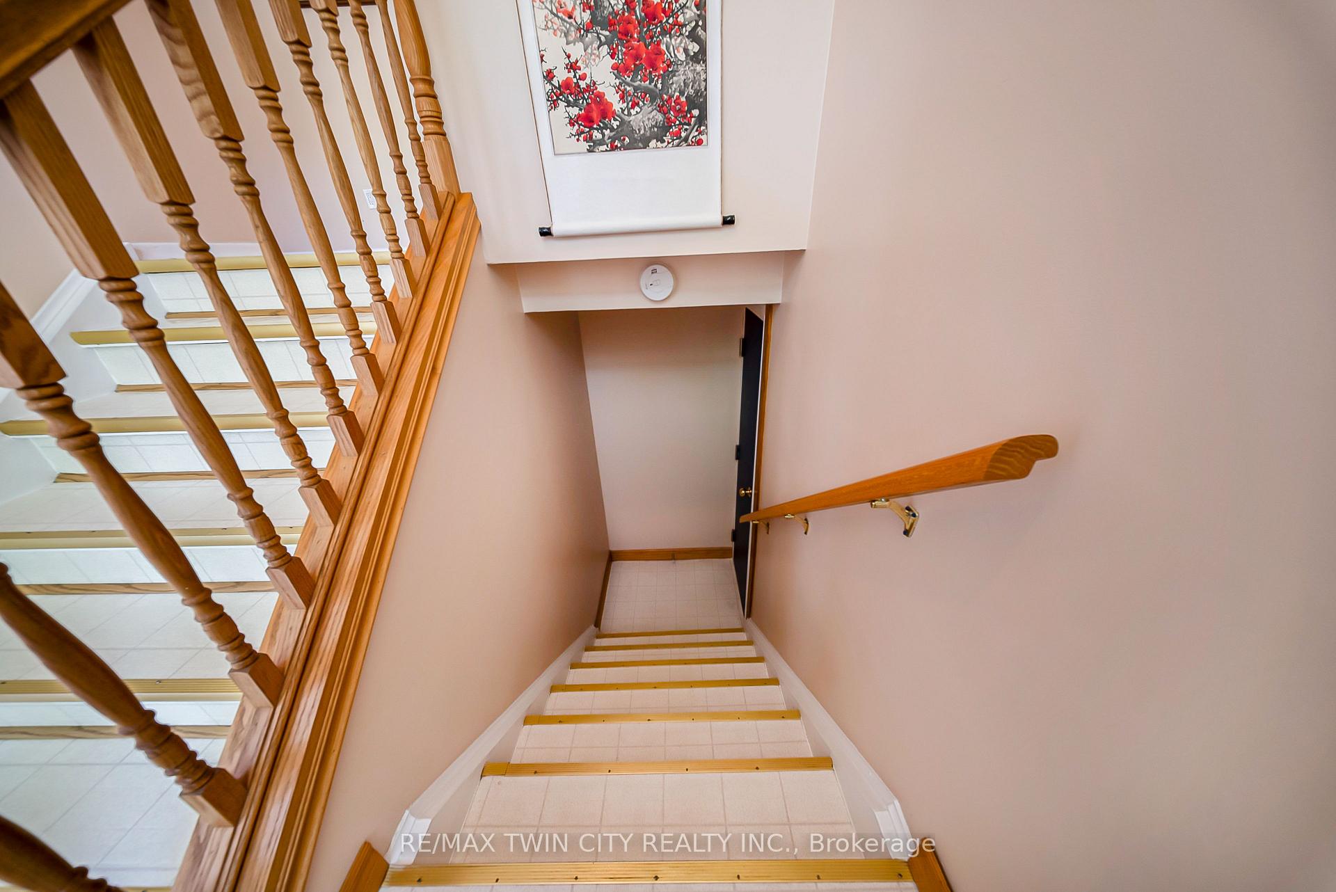 Photo 24 of 36 Nicklin Crescent, Guelph, Riverside Park — HOMEH