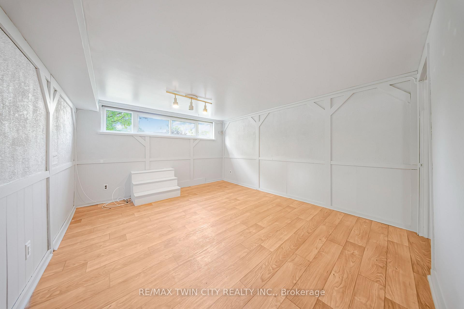 Photo 31 of 36 Nicklin Crescent, Guelph, Riverside Park — HOMEH