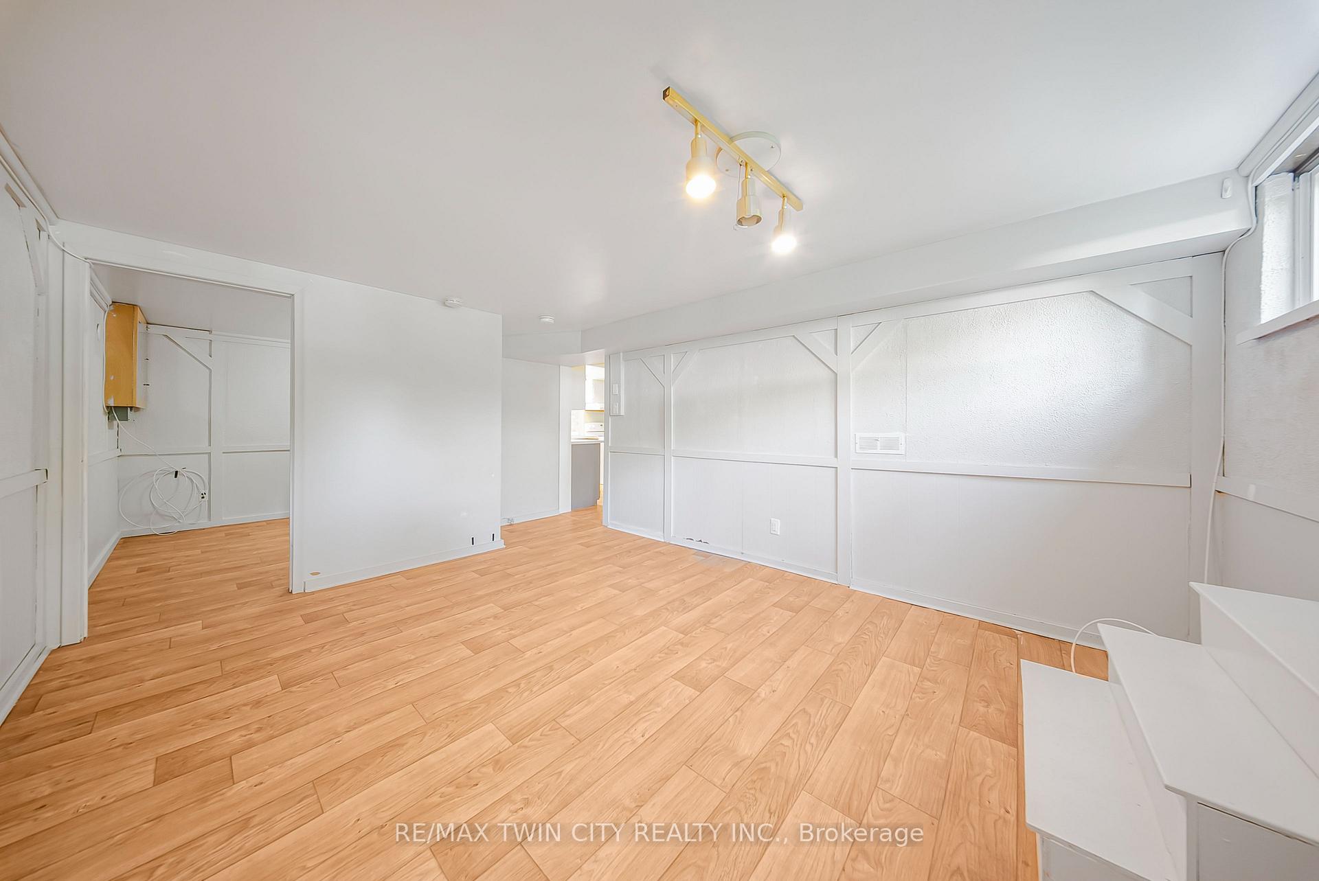 Photo 32 of 36 Nicklin Crescent, Guelph, Riverside Park — HOMEH