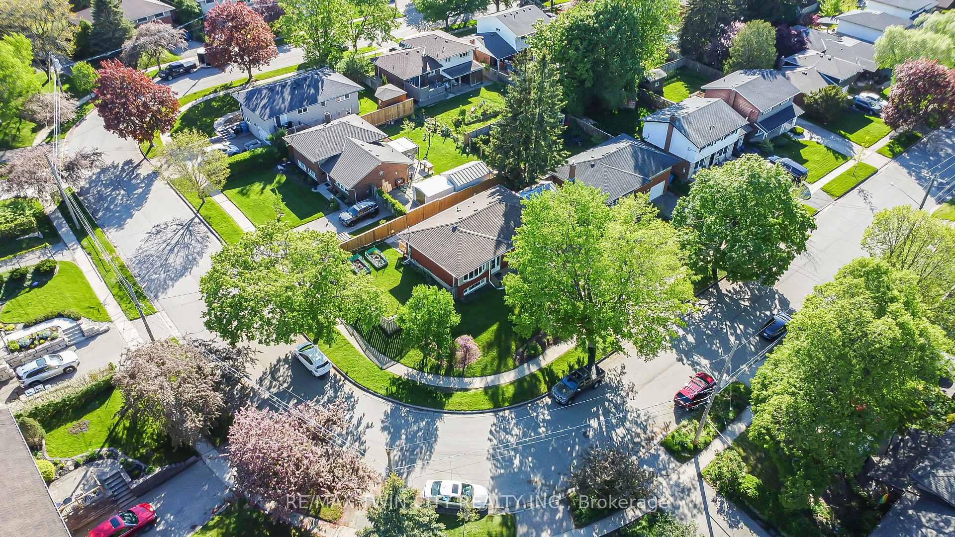 Photo 40 of 36 Nicklin Crescent, Guelph, Riverside Park — HOMEH