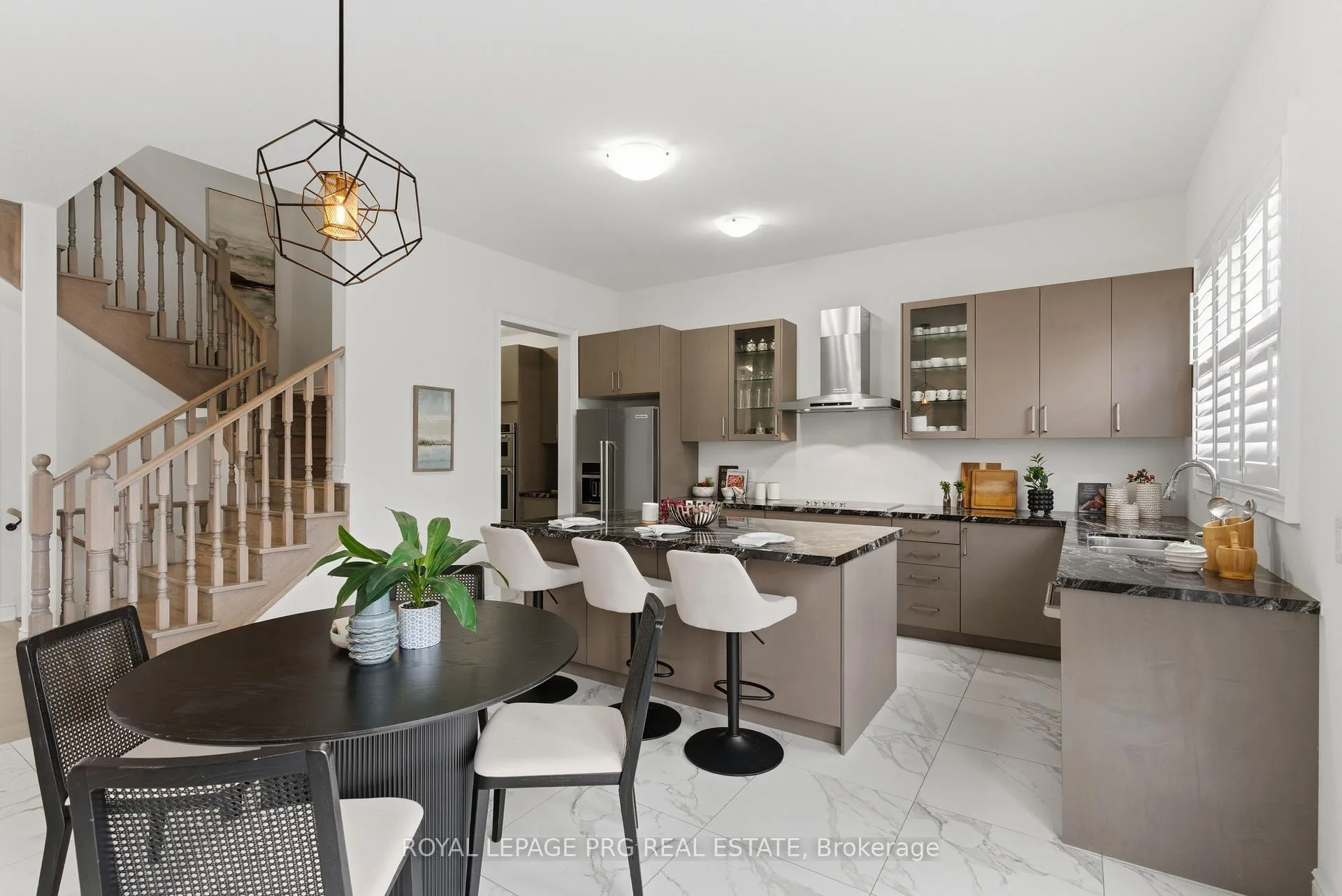 Photo 6 of 61 Cattail Crescent, Hamilton, Waterdown — HOMEH