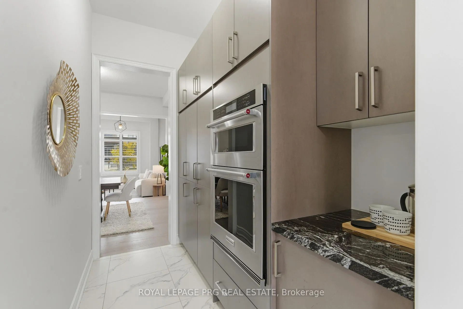 Photo 8 of 61 Cattail Crescent, Hamilton, Waterdown — HOMEH
