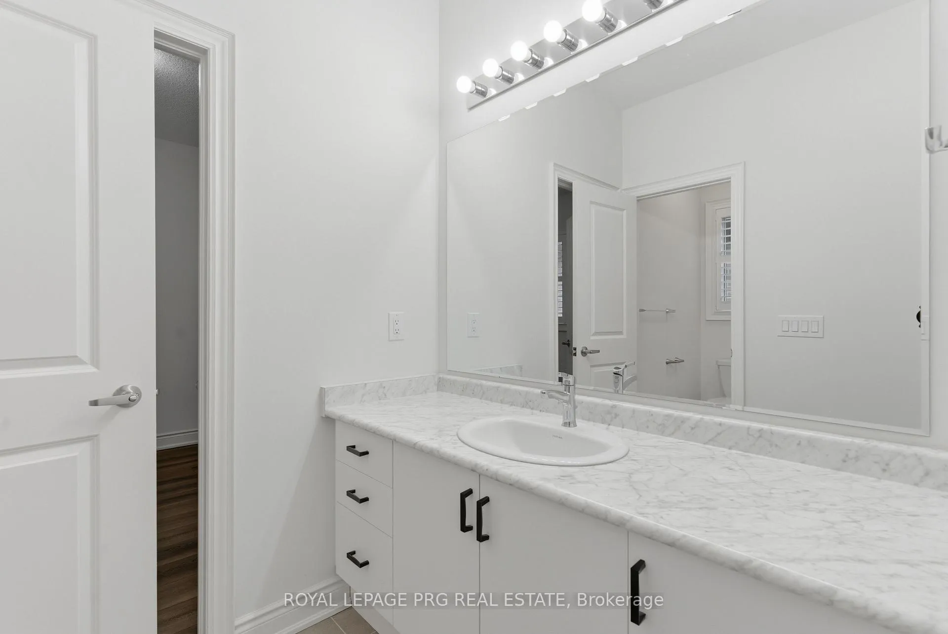 Photo 32 of 61 Cattail Crescent, Hamilton, Waterdown — HOMEH
