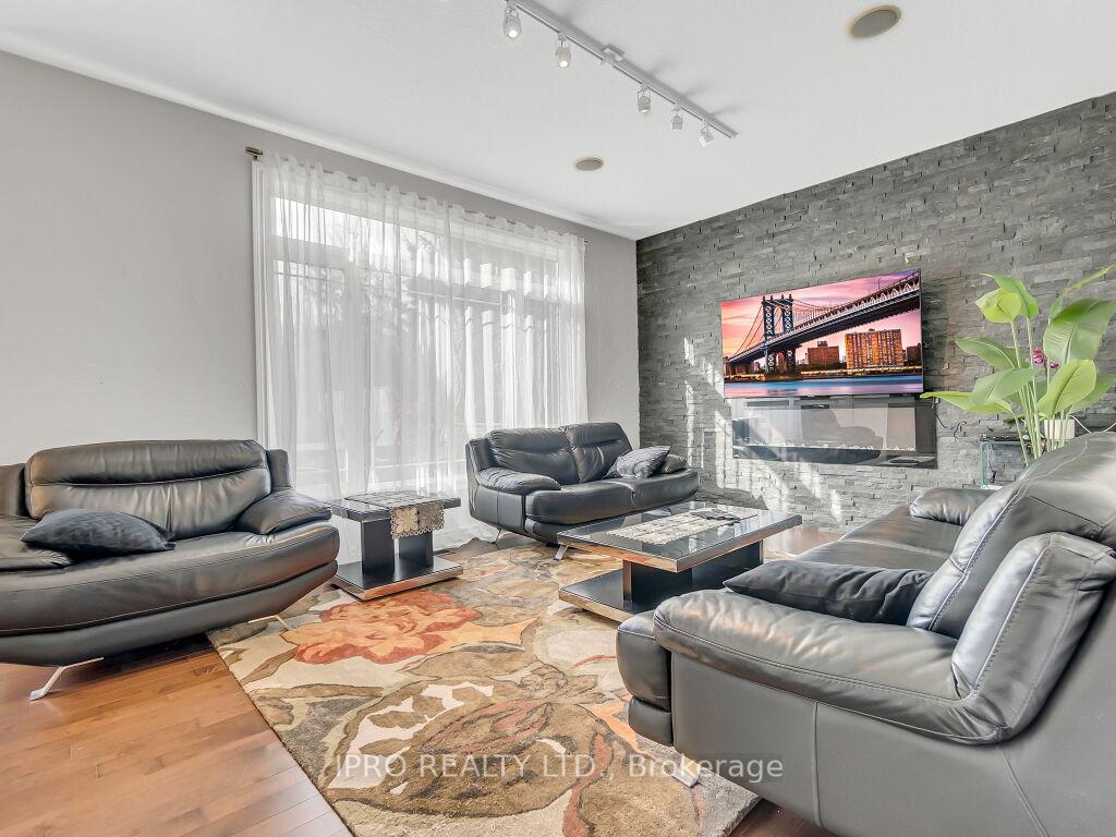 Photo 17 of 18 Tovell Drive, Guelph, Willow West/Sugarbush/West Acres — HOMEH