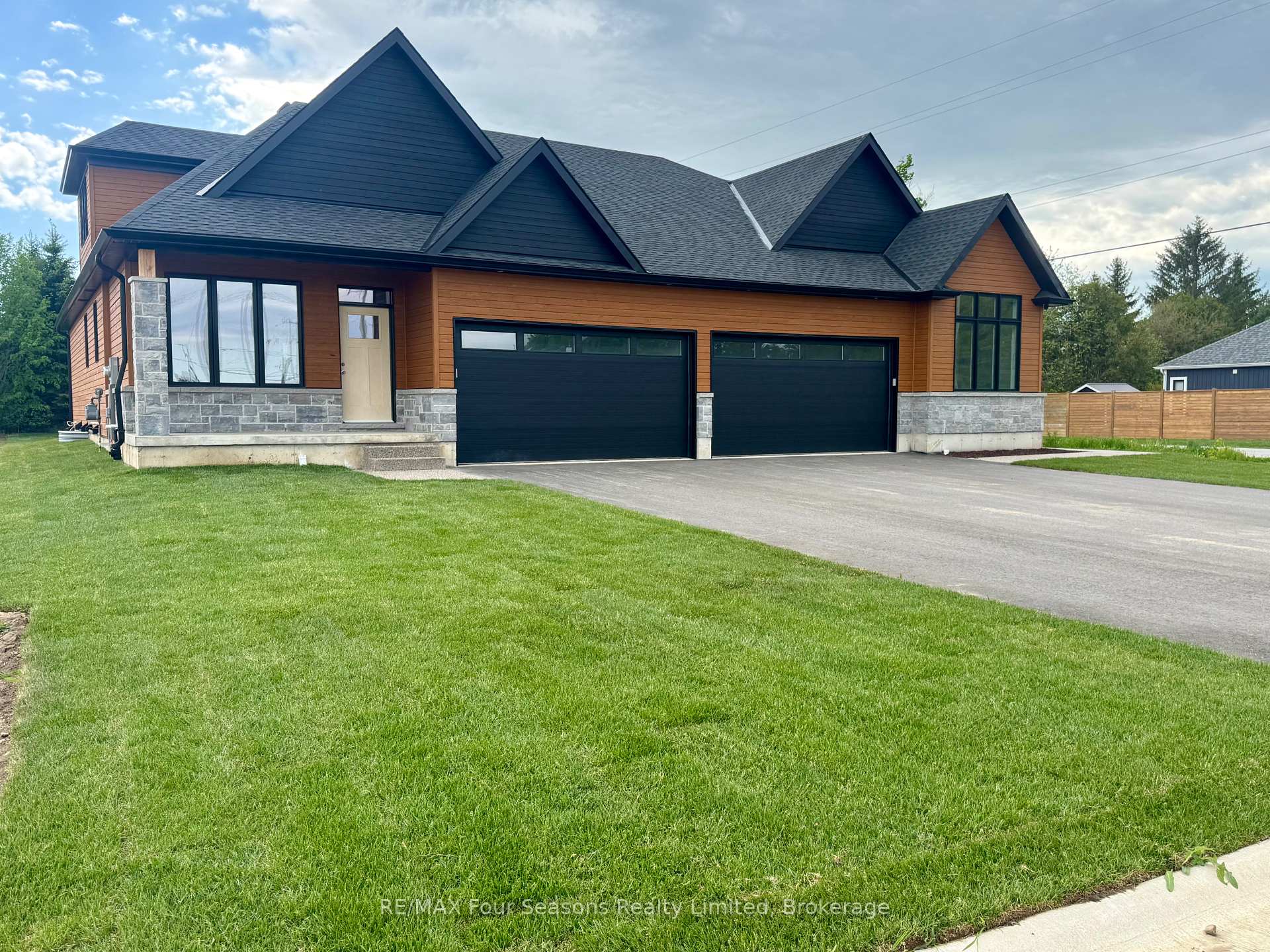 Photo 2 of 2 Boynton Court, Markham, Victoria Manor-Jennings Gate — HOMEH
