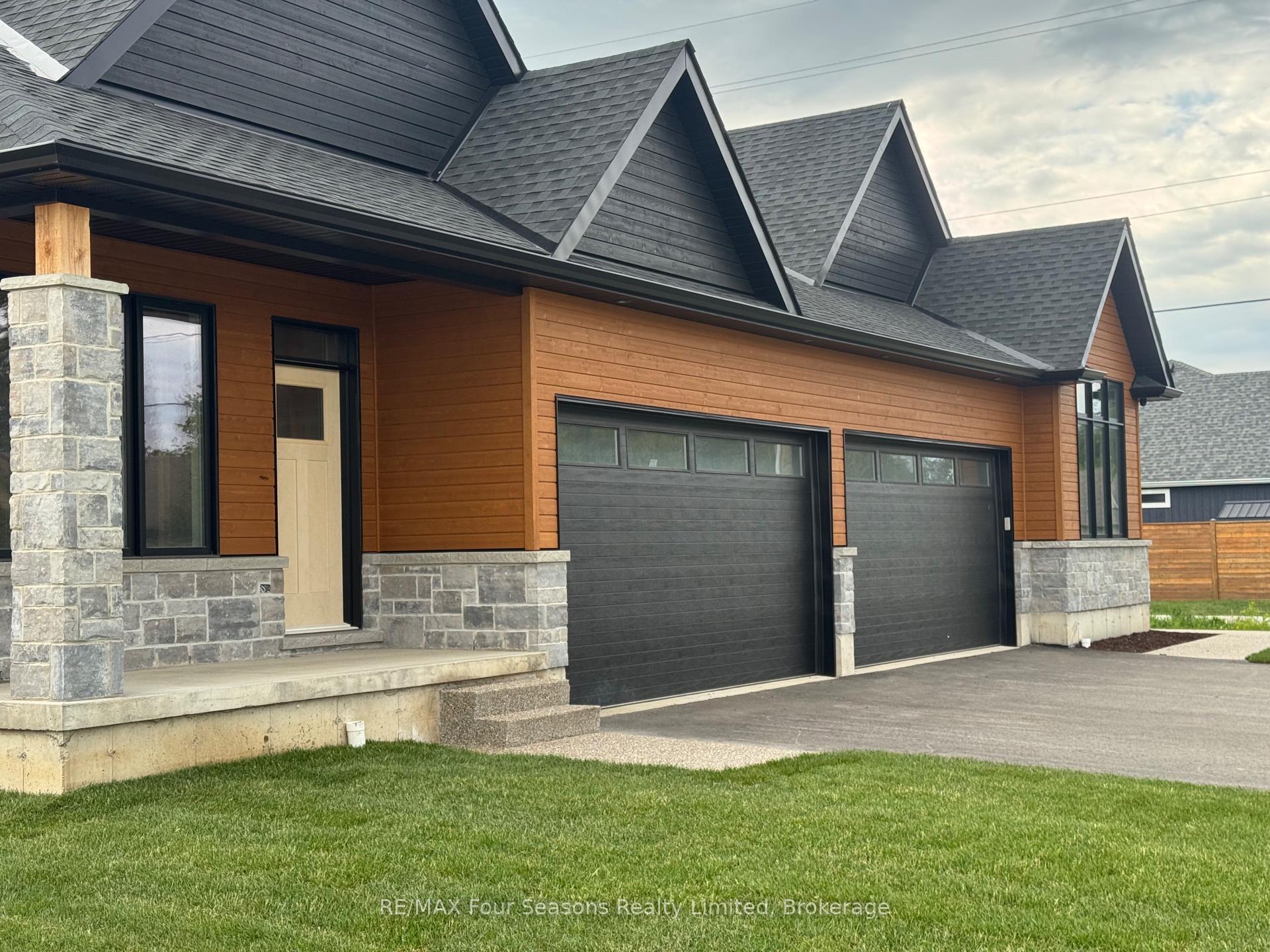 Photo 3 of 2 Boynton Court, Markham, Victoria Manor-Jennings Gate — HOMEH