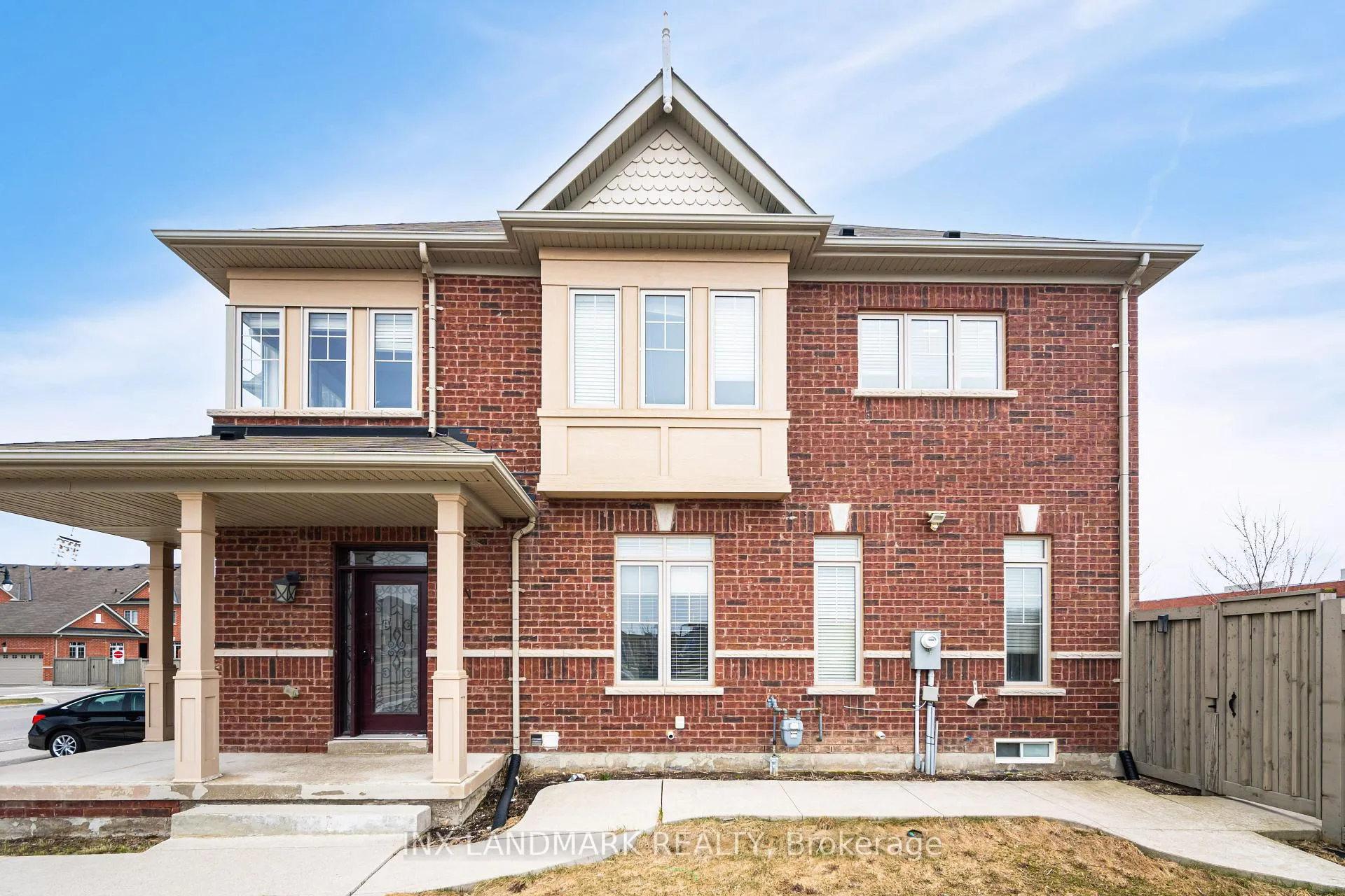 Photo 3 of 125 Remembrance Road, Brampton, Northwest Brampton — HOMEH