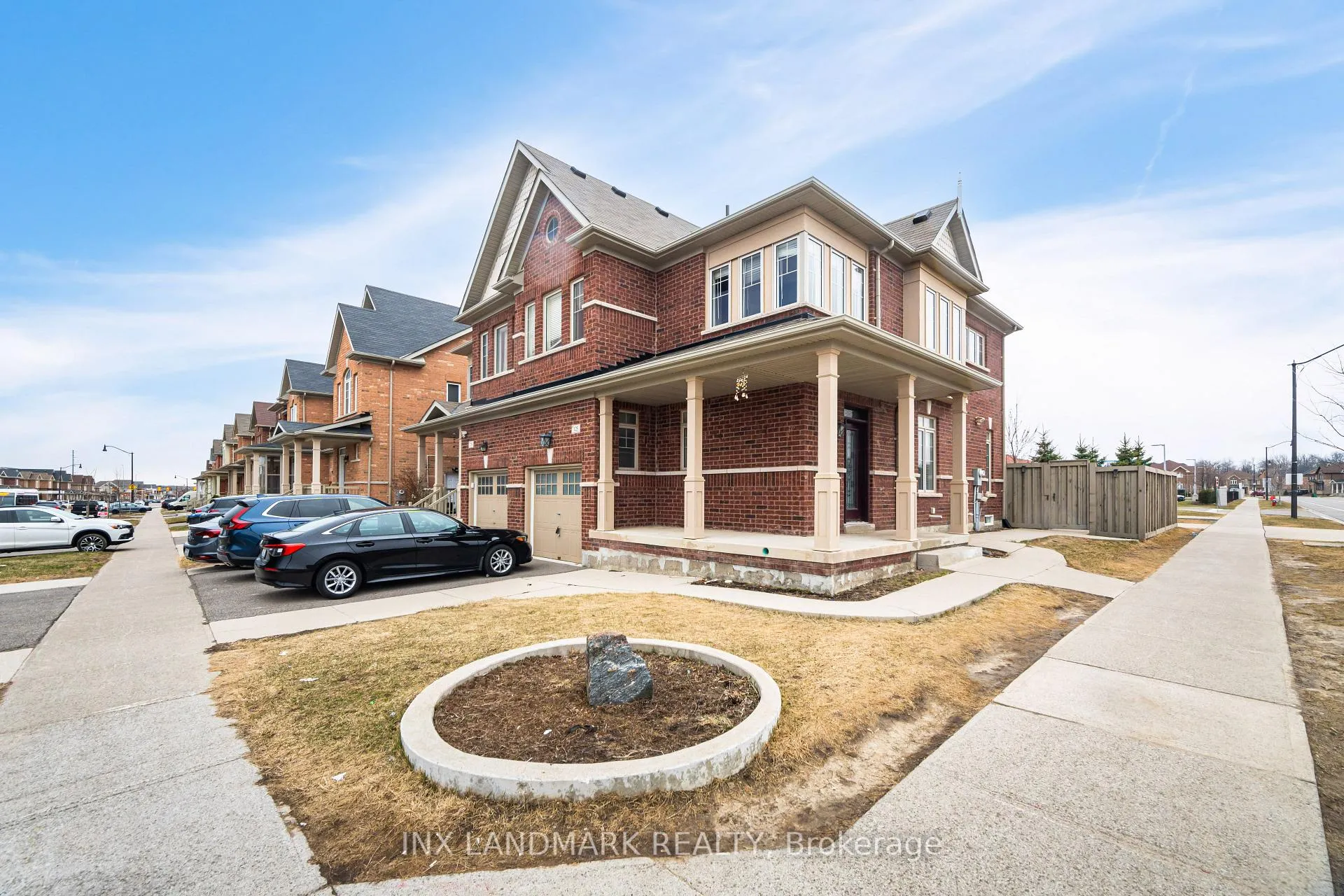 Photo 4 of 125 Remembrance Road, Brampton, Northwest Brampton — HOMEH