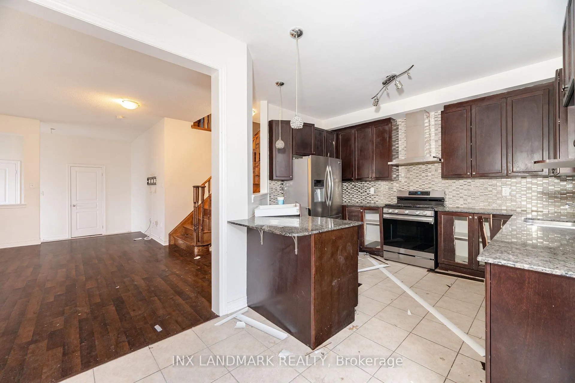 Photo 11 of 125 Remembrance Road, Brampton, Northwest Brampton — HOMEH