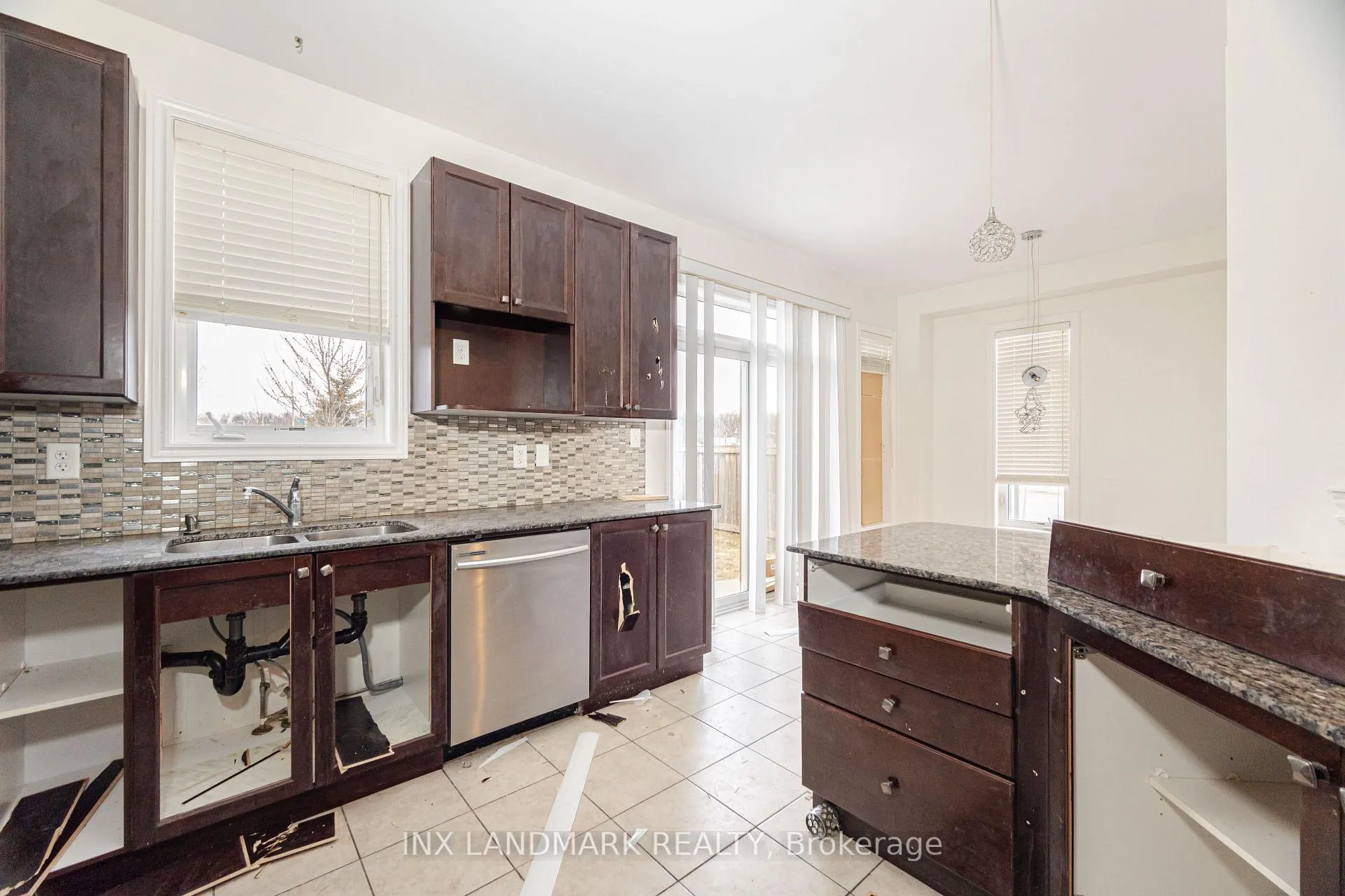 Photo 14 of 125 Remembrance Road, Brampton, Northwest Brampton — HOMEH