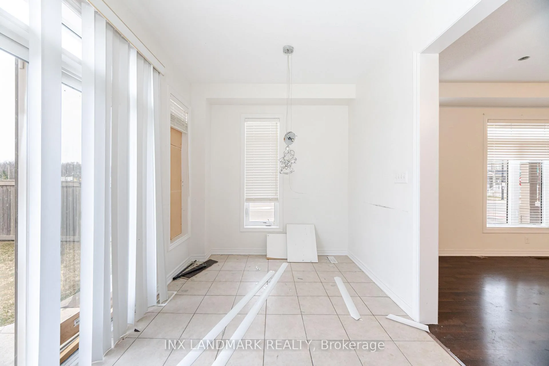 Photo 15 of 125 Remembrance Road, Brampton, Northwest Brampton — HOMEH