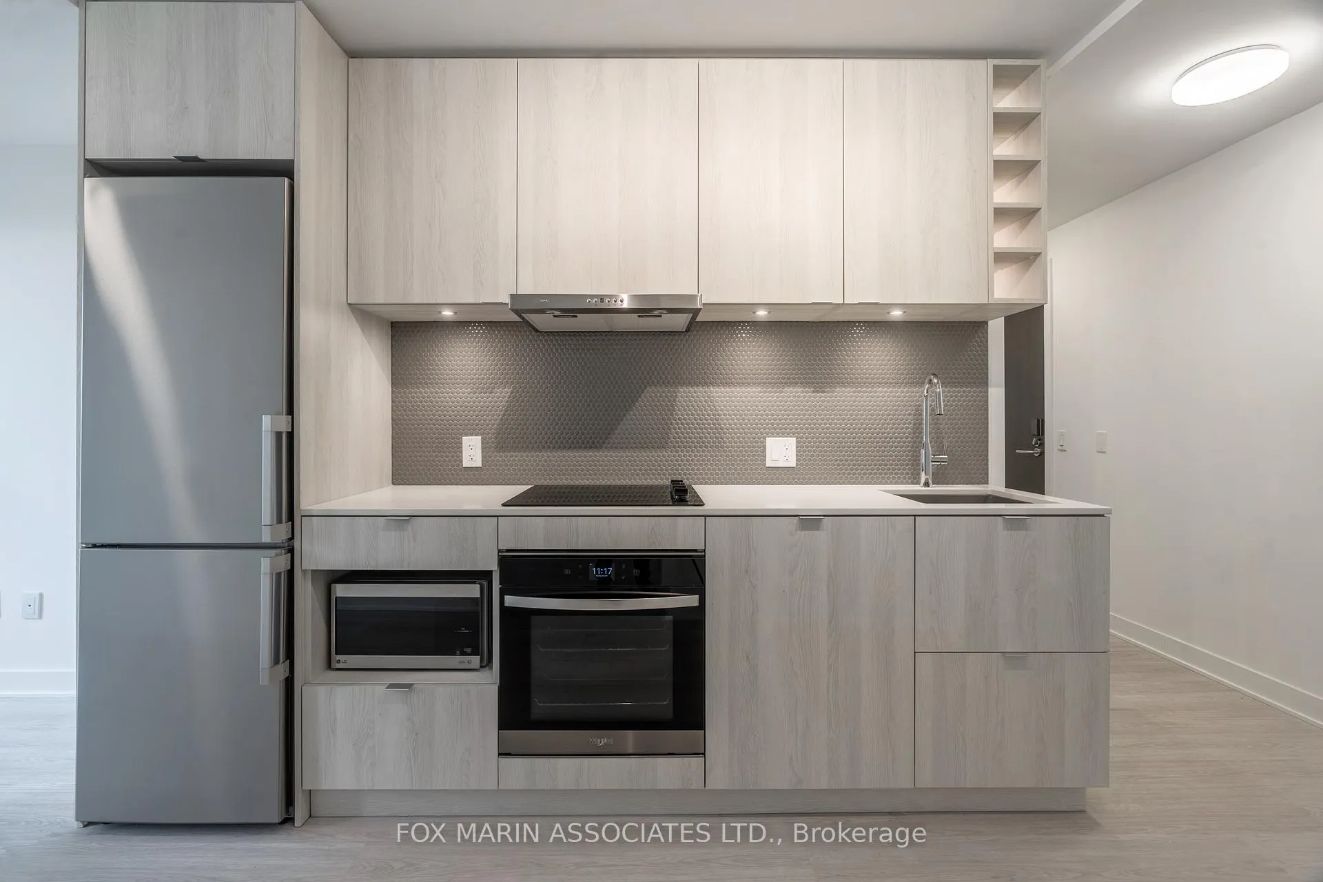 Front of Unit 706, 11 Yorkville Avenue