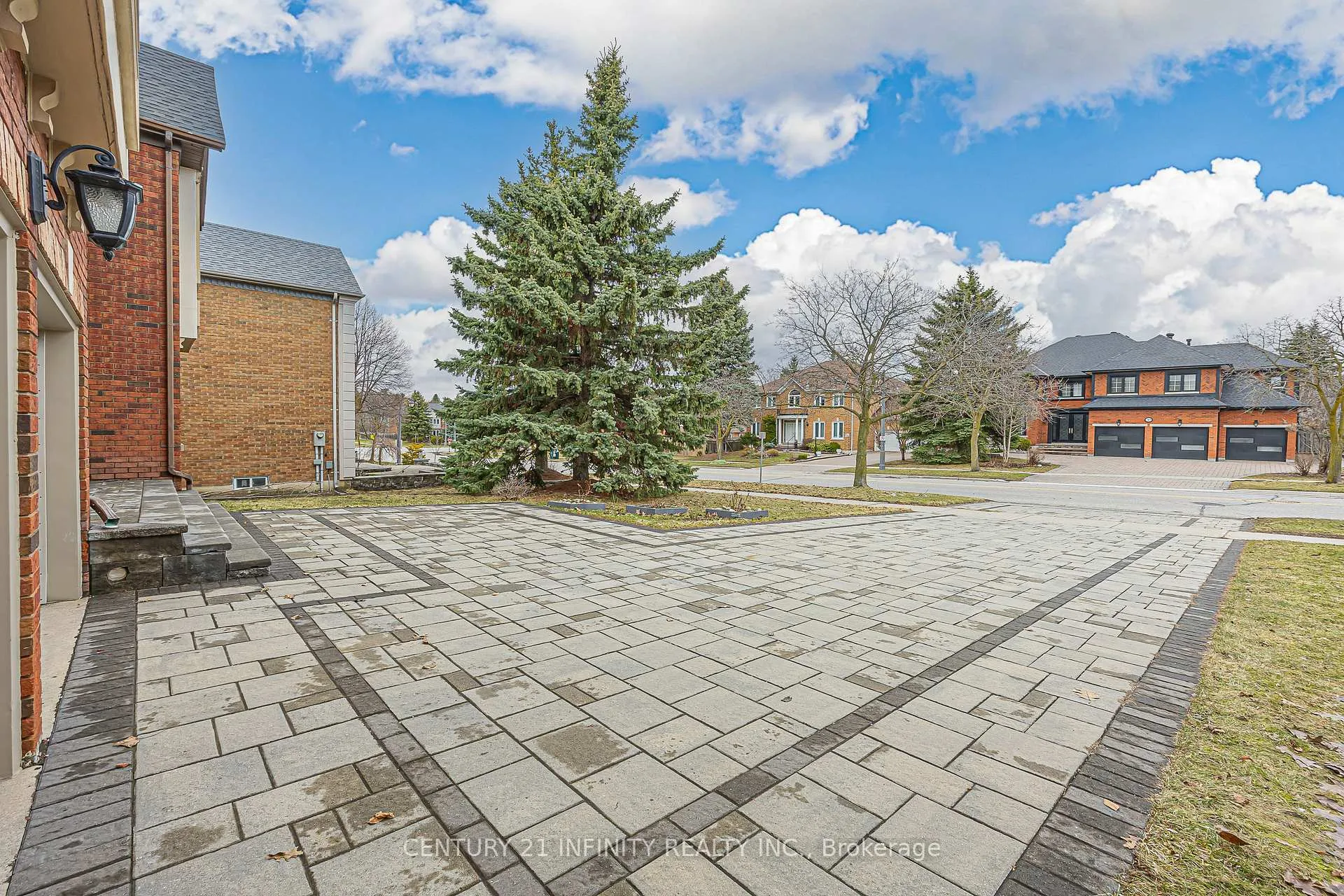 Photo 2 of 150 Strathearn Avenue, Richmond Hill, Bayview Hill — HOMEH