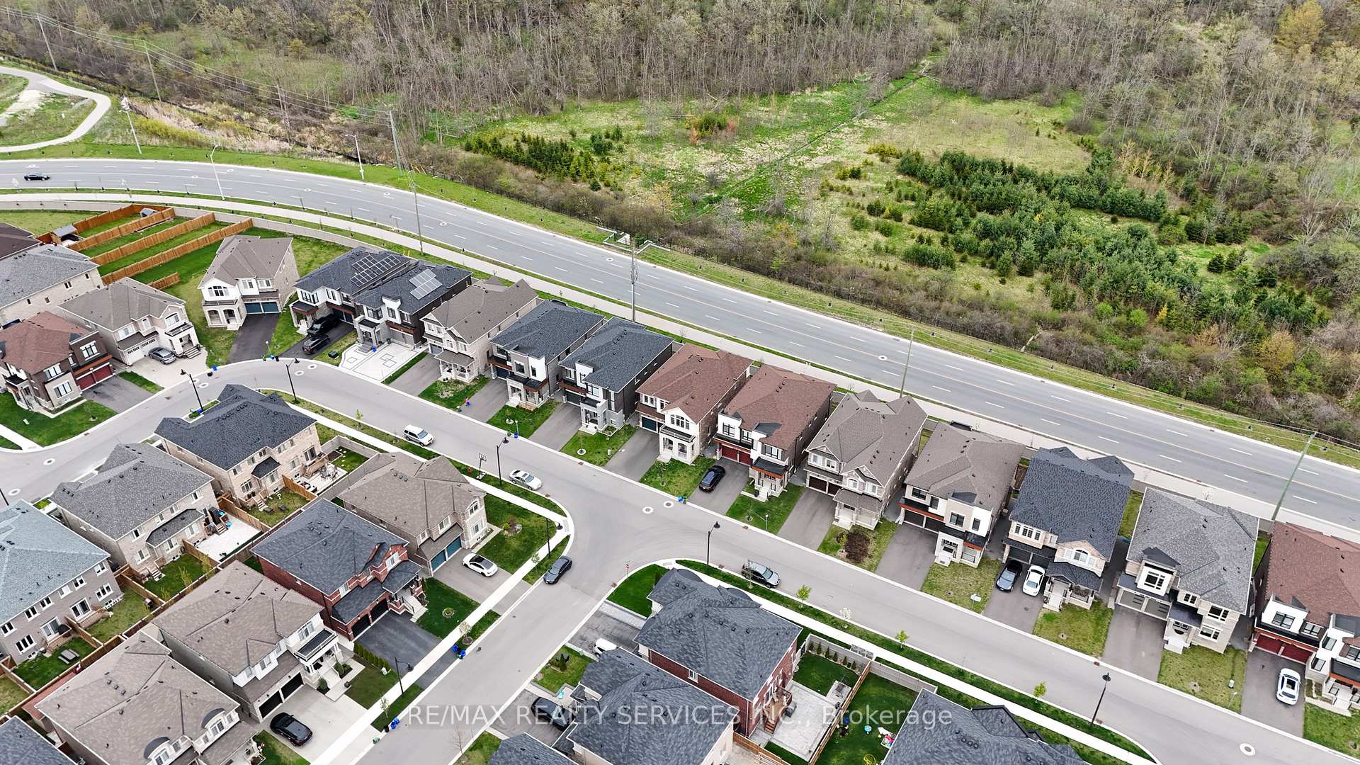 Photo 6 of 229 Agro Street, Hamilton, Waterdown — HOMEH
