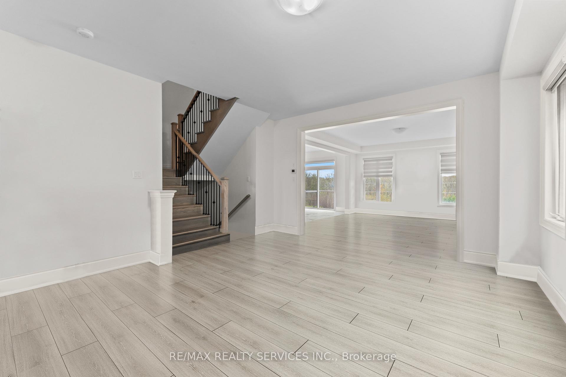 Photo 8 of 229 Agro Street, Hamilton, Waterdown — HOMEH
