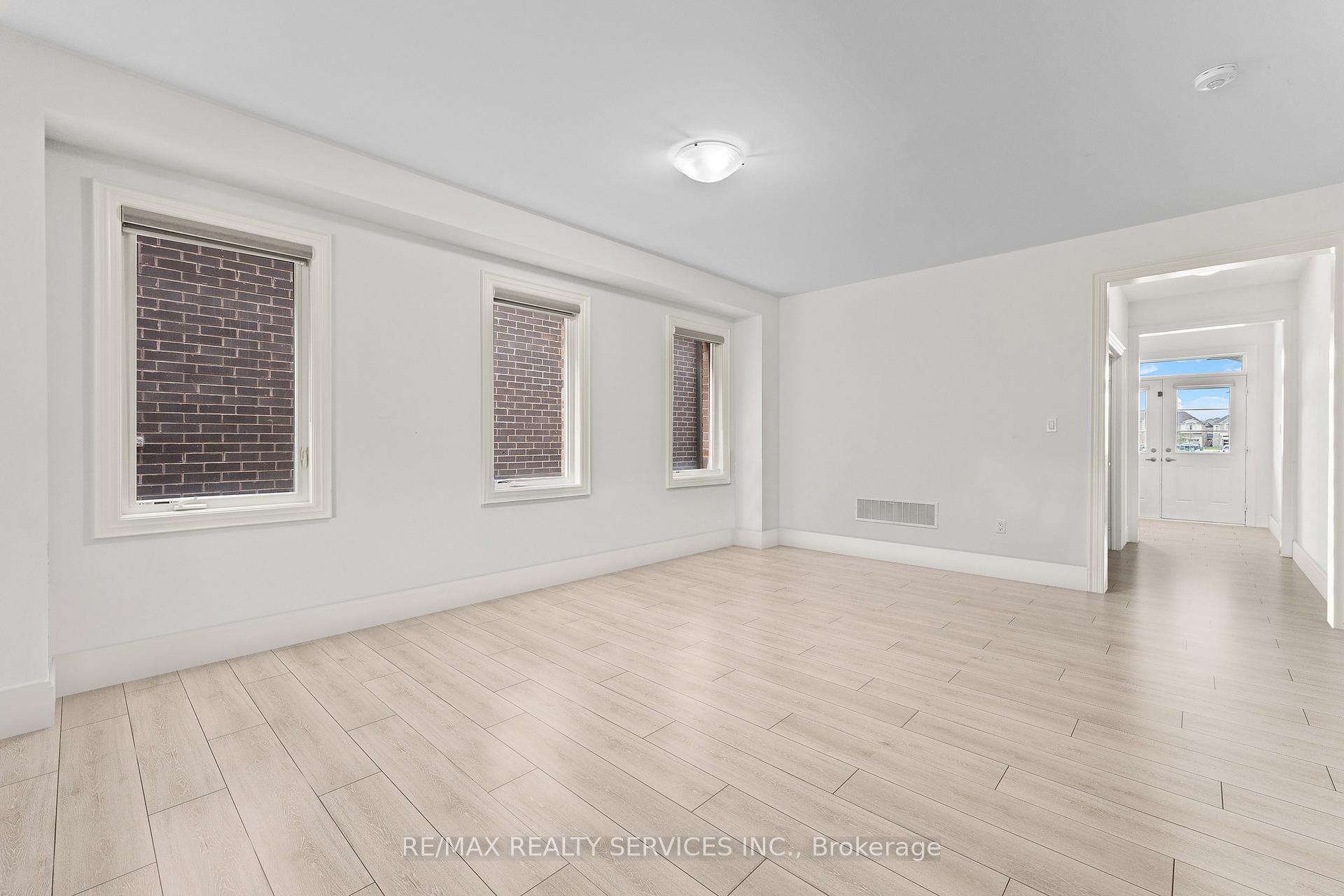 Photo 11 of 229 Agro Street, Hamilton, Waterdown — HOMEH