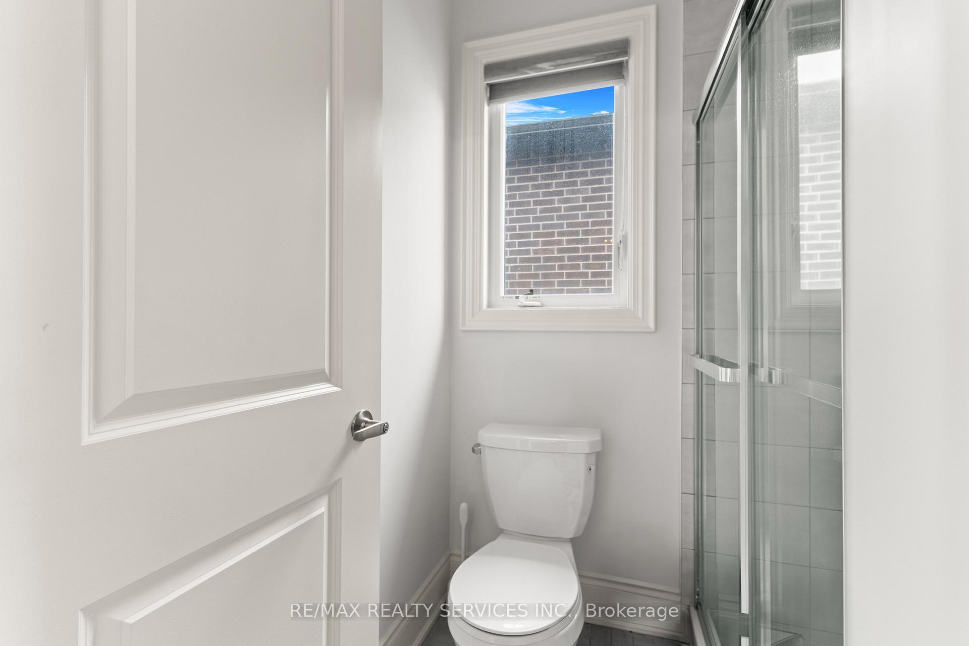 Photo 29 of 229 Agro Street, Hamilton, Waterdown — HOMEH