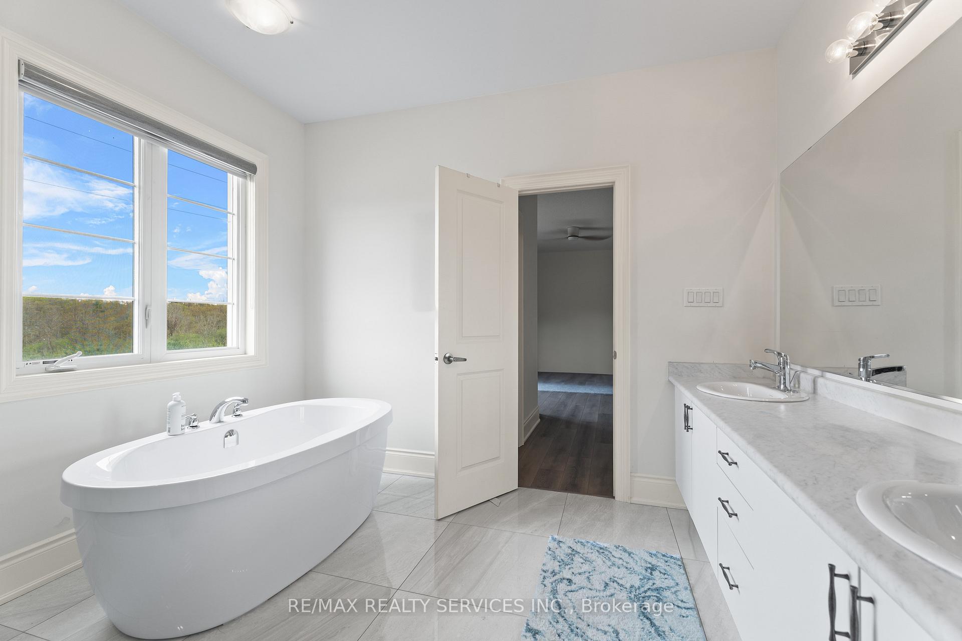 Photo 34 of 229 Agro Street, Hamilton, Waterdown — HOMEH