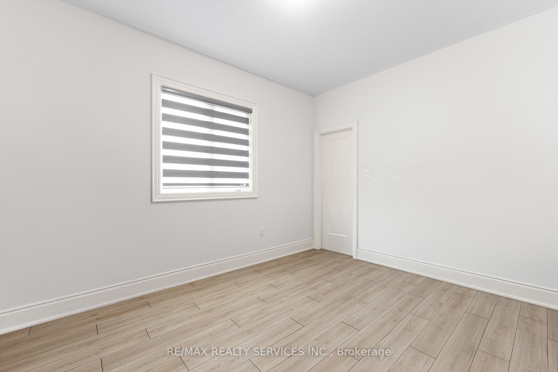 Photo 36 of 229 Agro Street, Hamilton, Waterdown — HOMEH