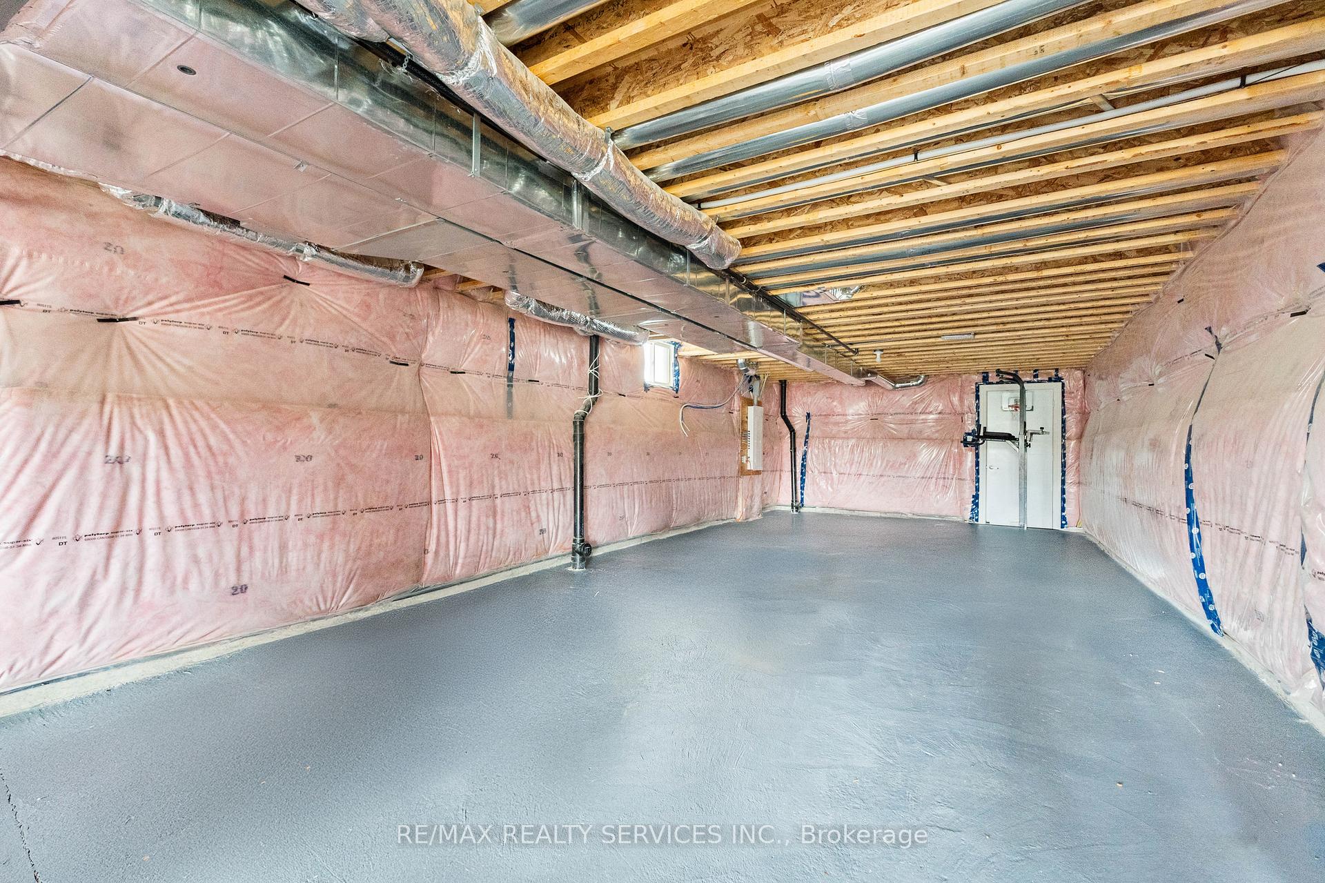 Photo 46 of 229 Agro Street, Hamilton, Waterdown — HOMEH