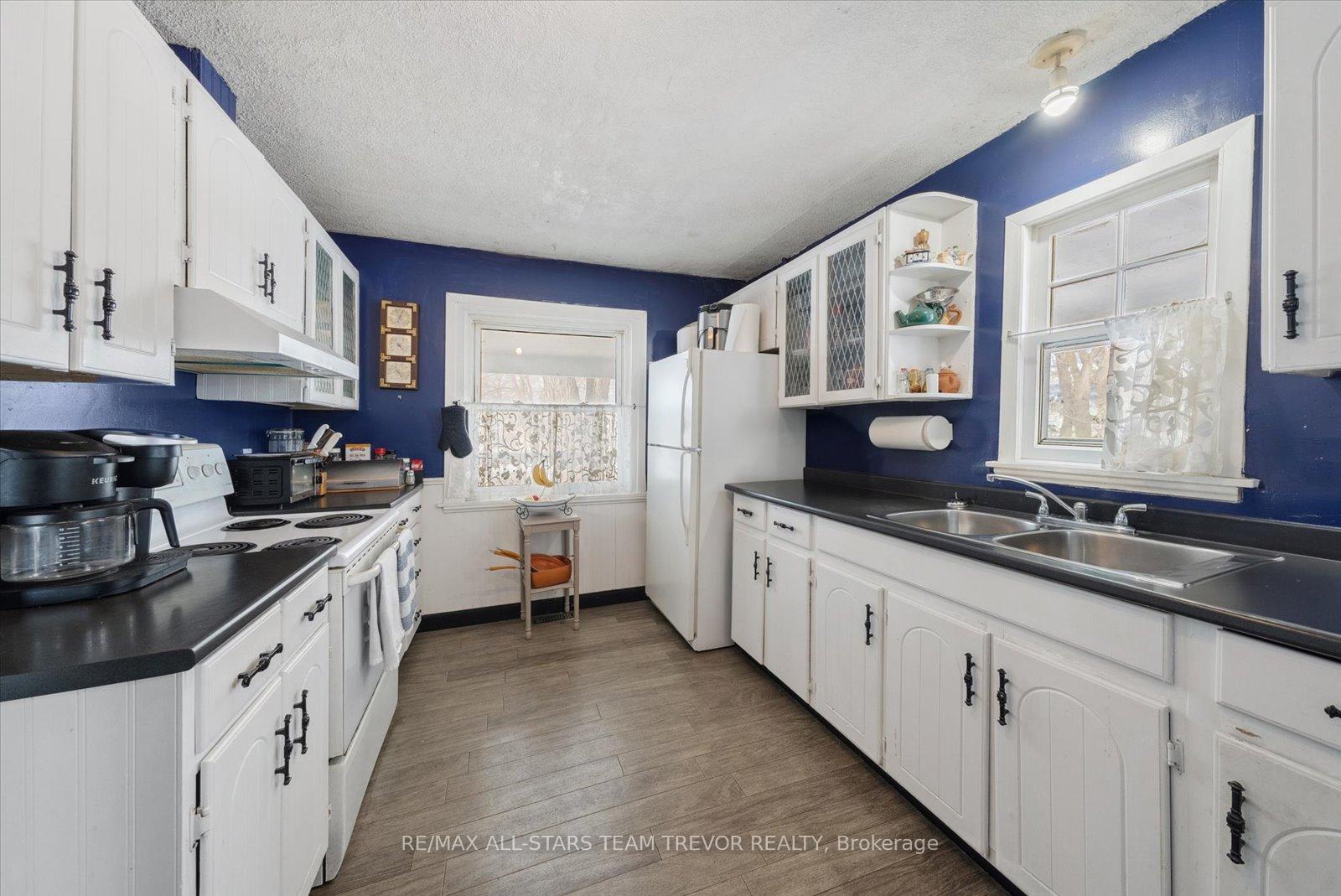 Photo 2 of 421 Lake Drive S, Georgina, Keswick South — HOMEH