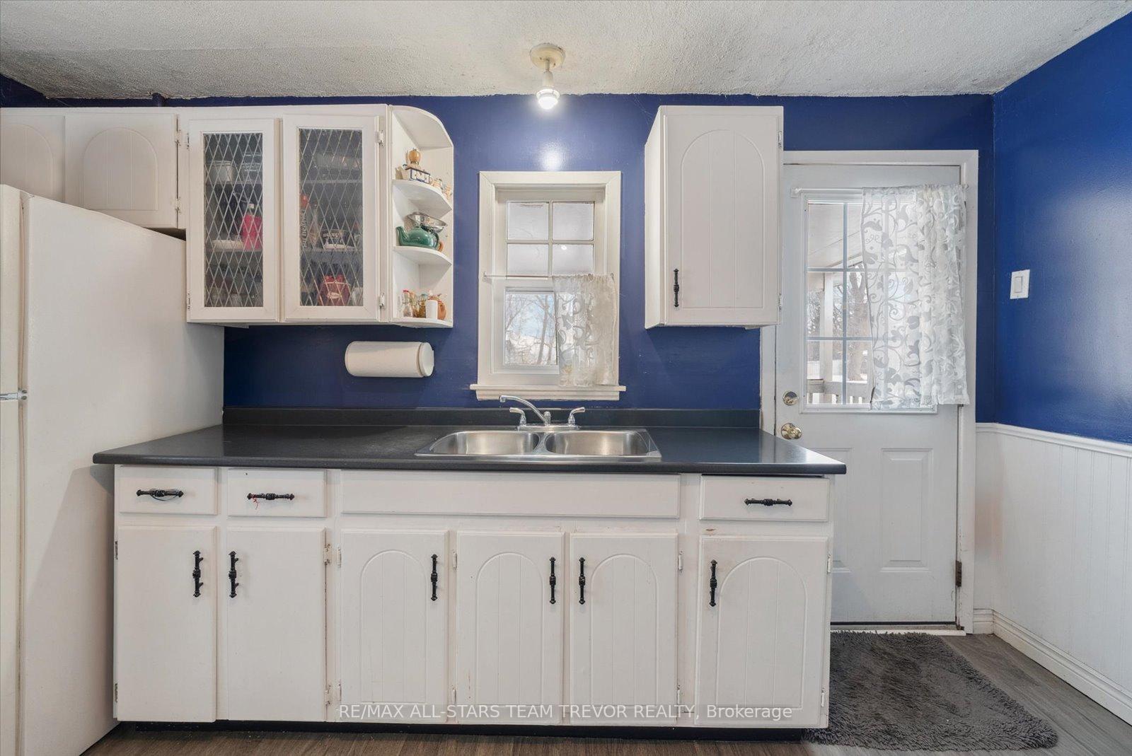 Photo 3 of 421 Lake Drive S, Georgina, Keswick South — HOMEH