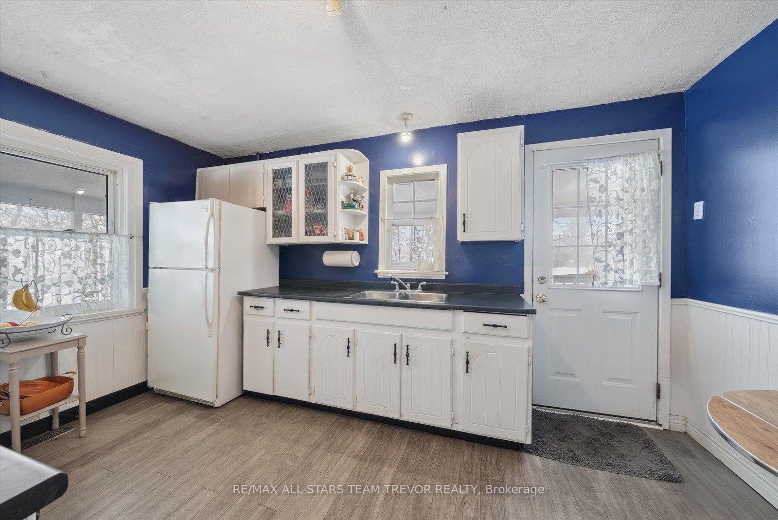 Photo 4 of 421 Lake Drive S, Georgina, Keswick South — HOMEH