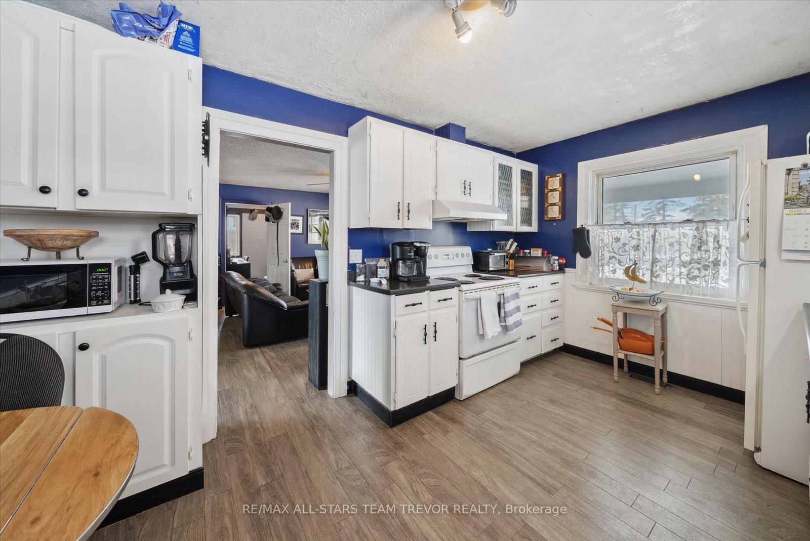 Photo 5 of 421 Lake Drive S, Georgina, Keswick South — HOMEH