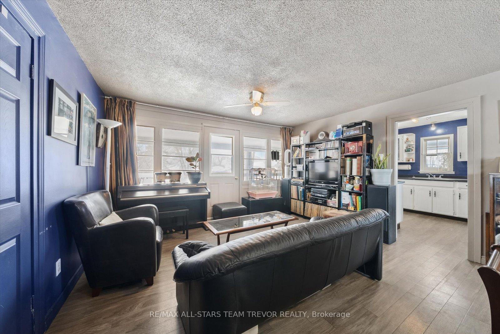Photo 8 of 421 Lake Drive S, Georgina, Keswick South — HOMEH